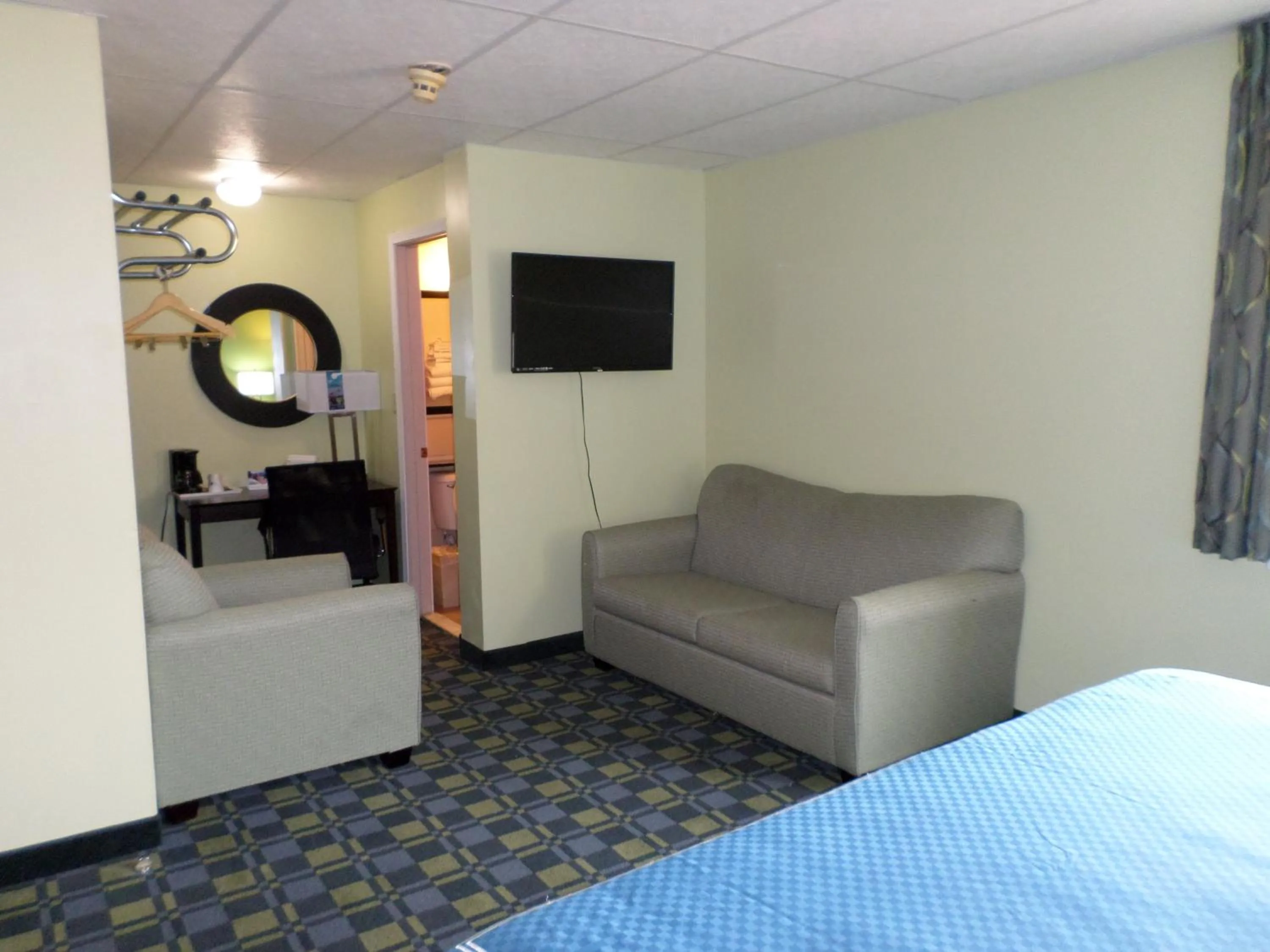 Day, Bed in Travelodge by Wyndham Cleveland Lakewood