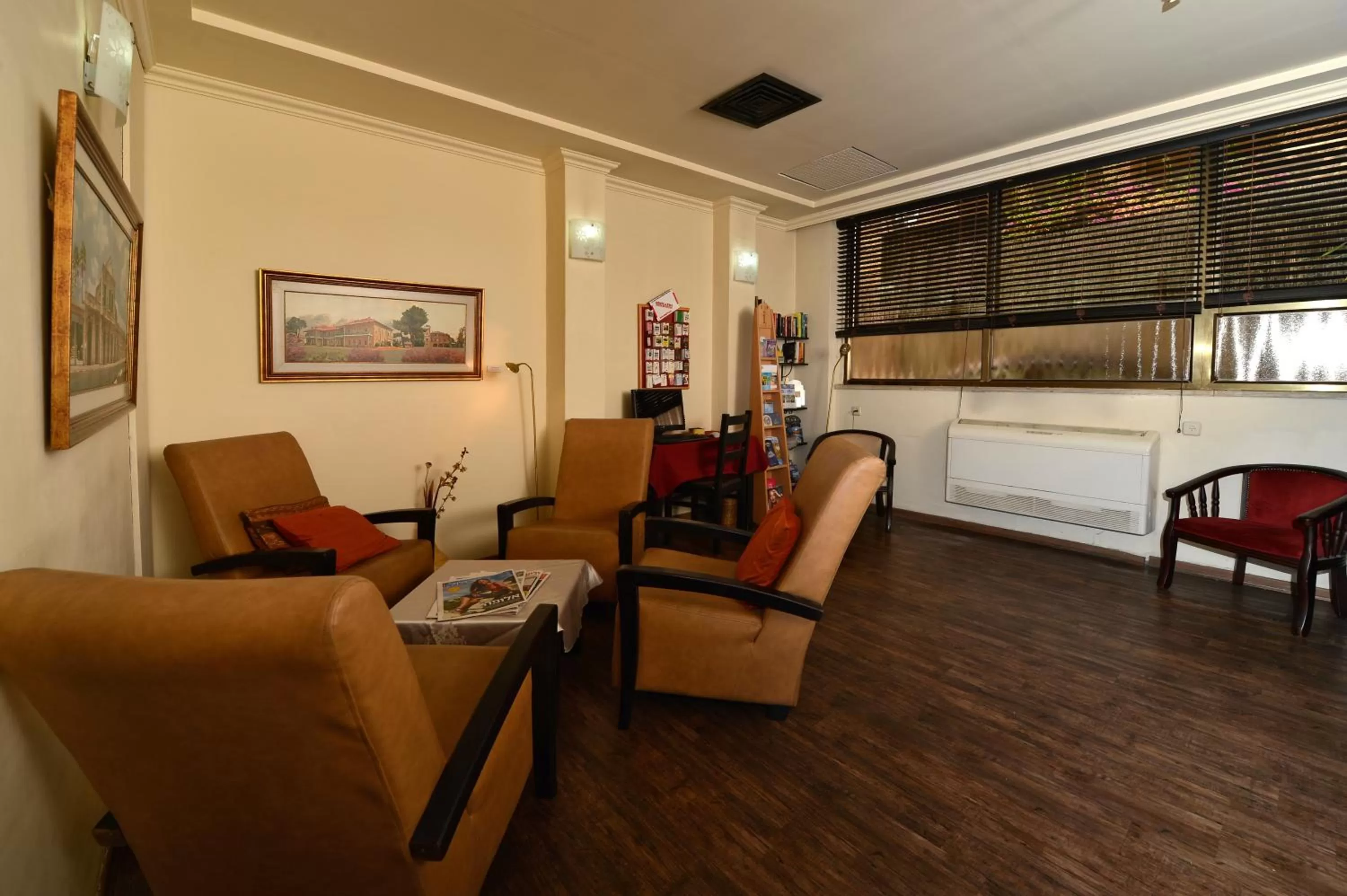 Communal lounge/ TV room in A Little House In Rechavia