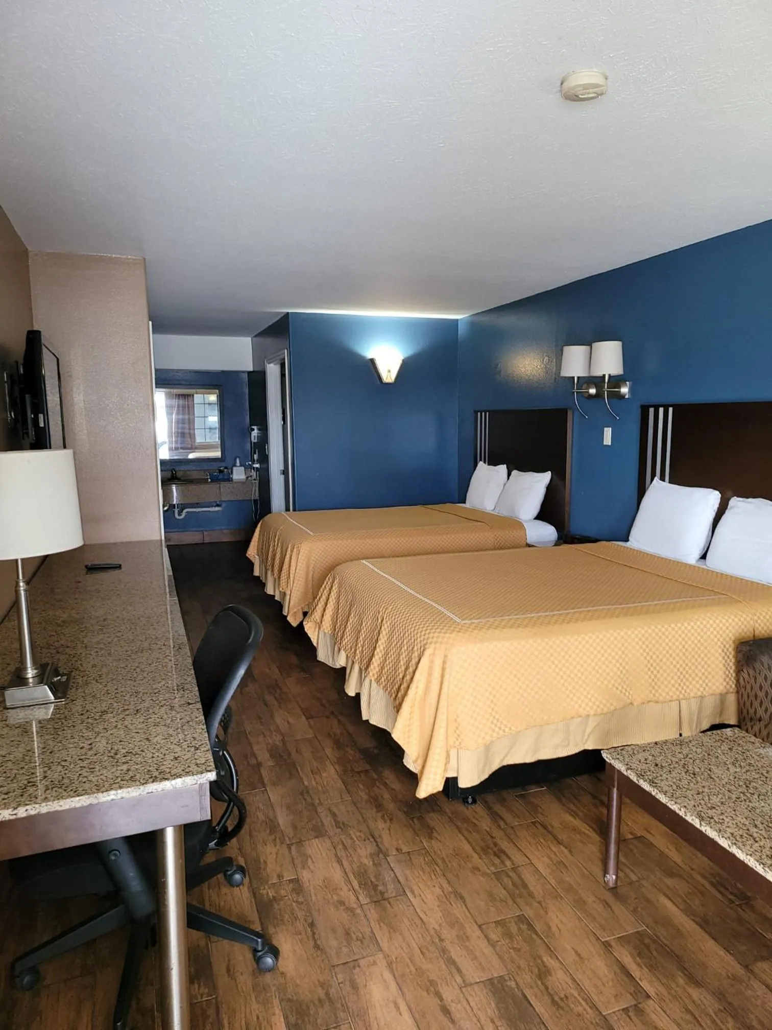 Bed in Texas Inn and Suites Raymondville