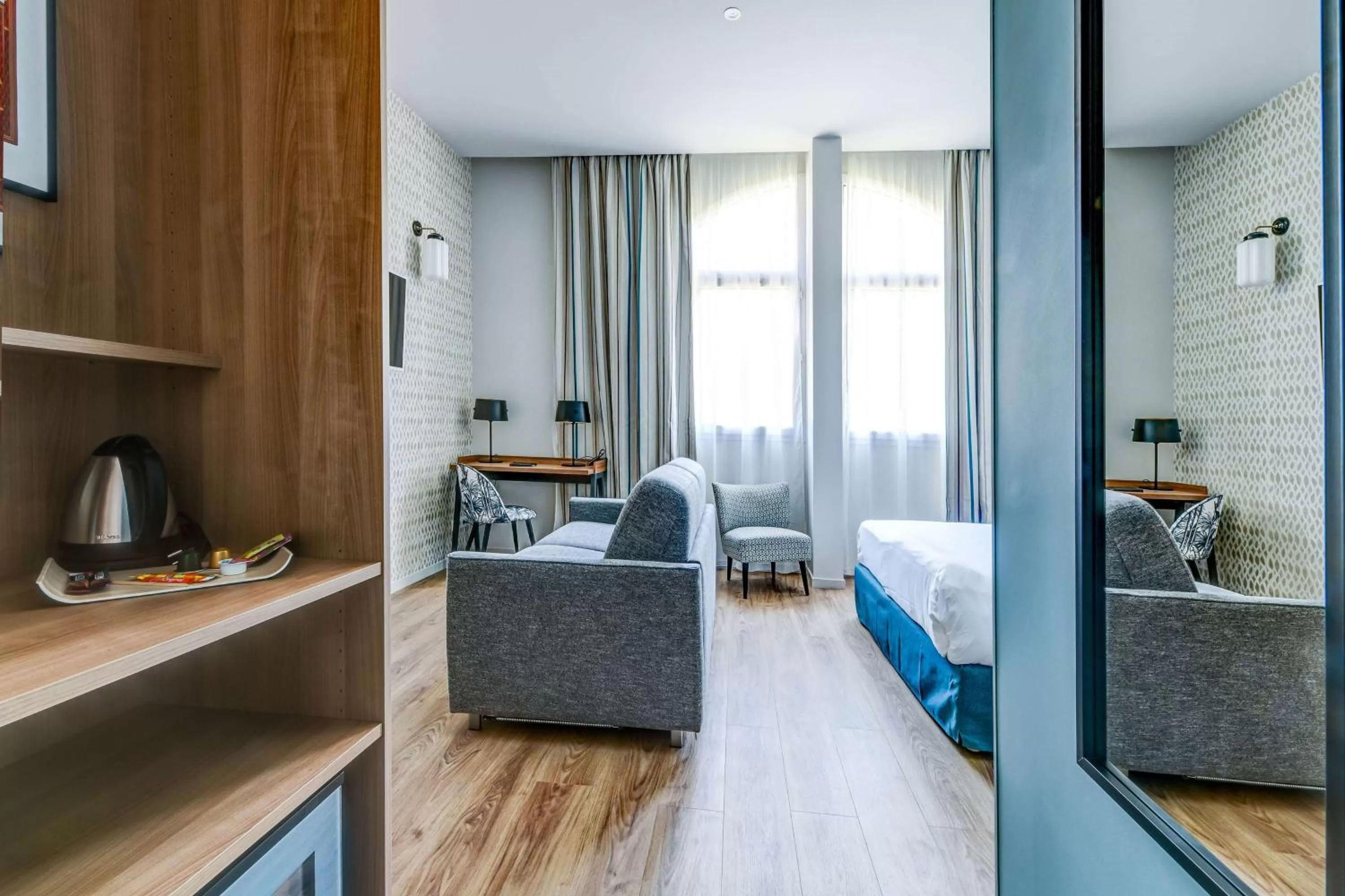 Photo of the whole room, Bed in Hôtel Jules Verne Biarritz