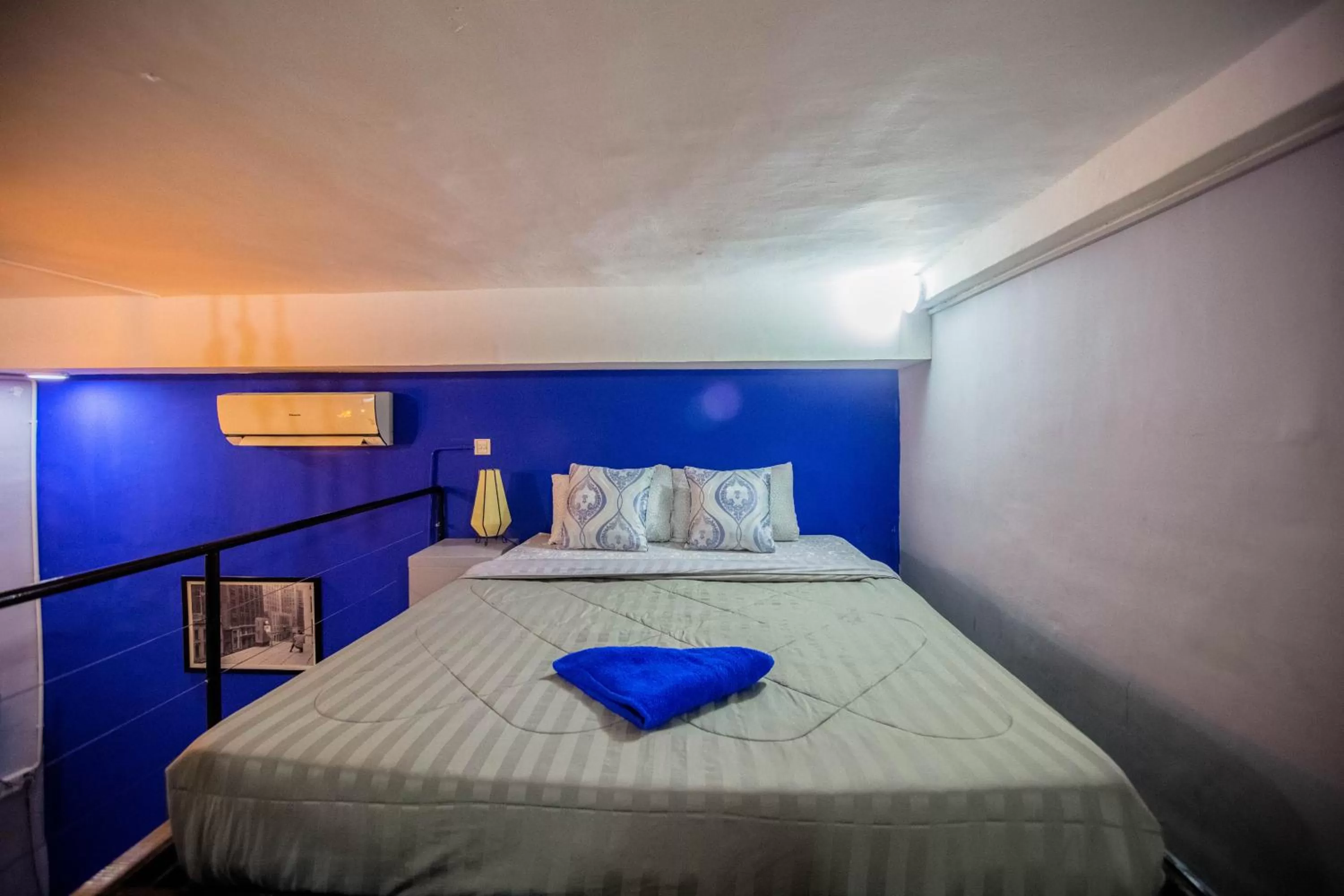 Bedroom, Bed in The Artist Residence