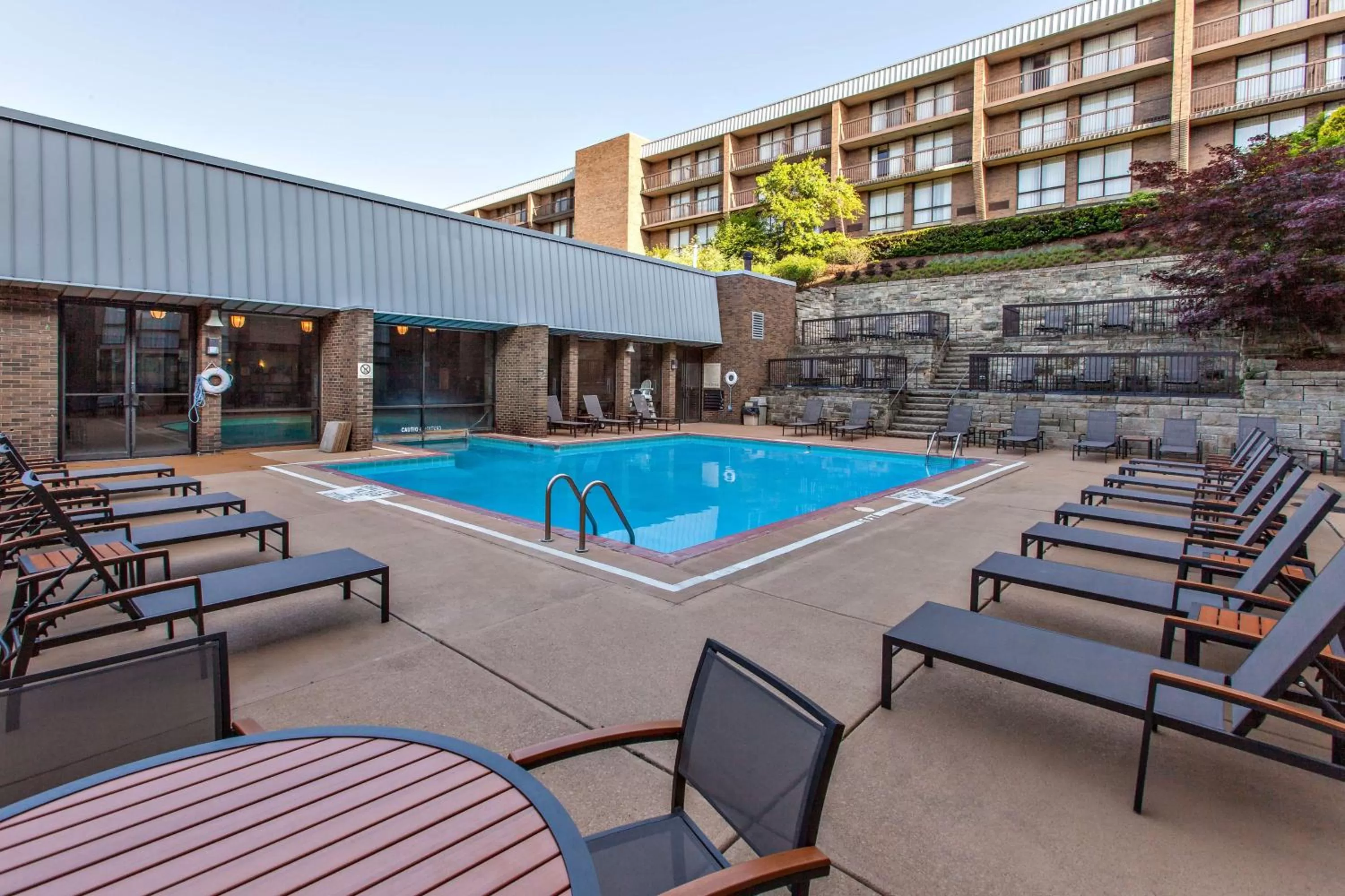 Pool view in DoubleTree by Hilton Pittsburgh-Green Tree