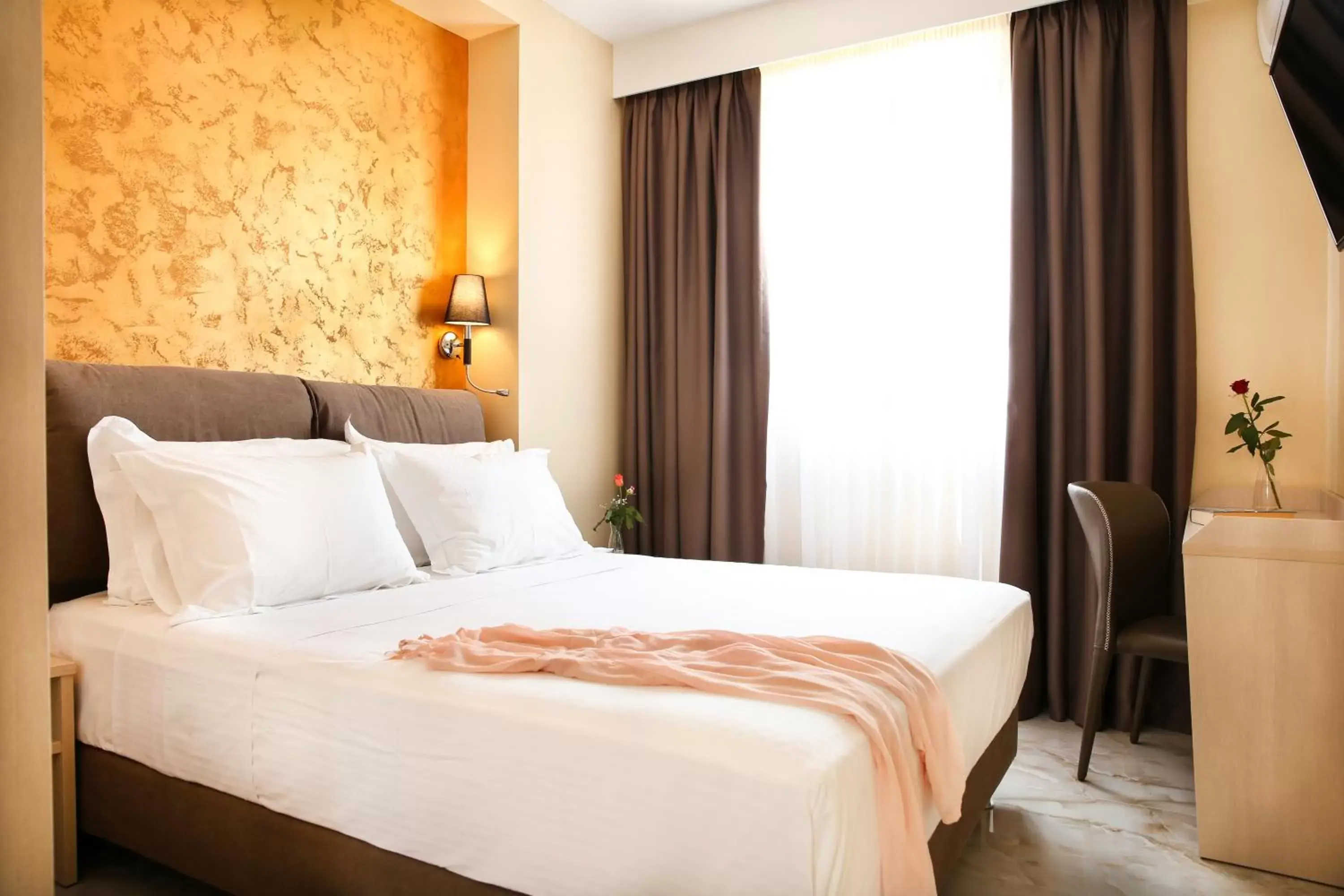 Penthouse Room with Balcony and Hot Tub in Athens Starlight Hotel Penthouse Room with Balcony and Hot Tub in Athens Starlight Hotel