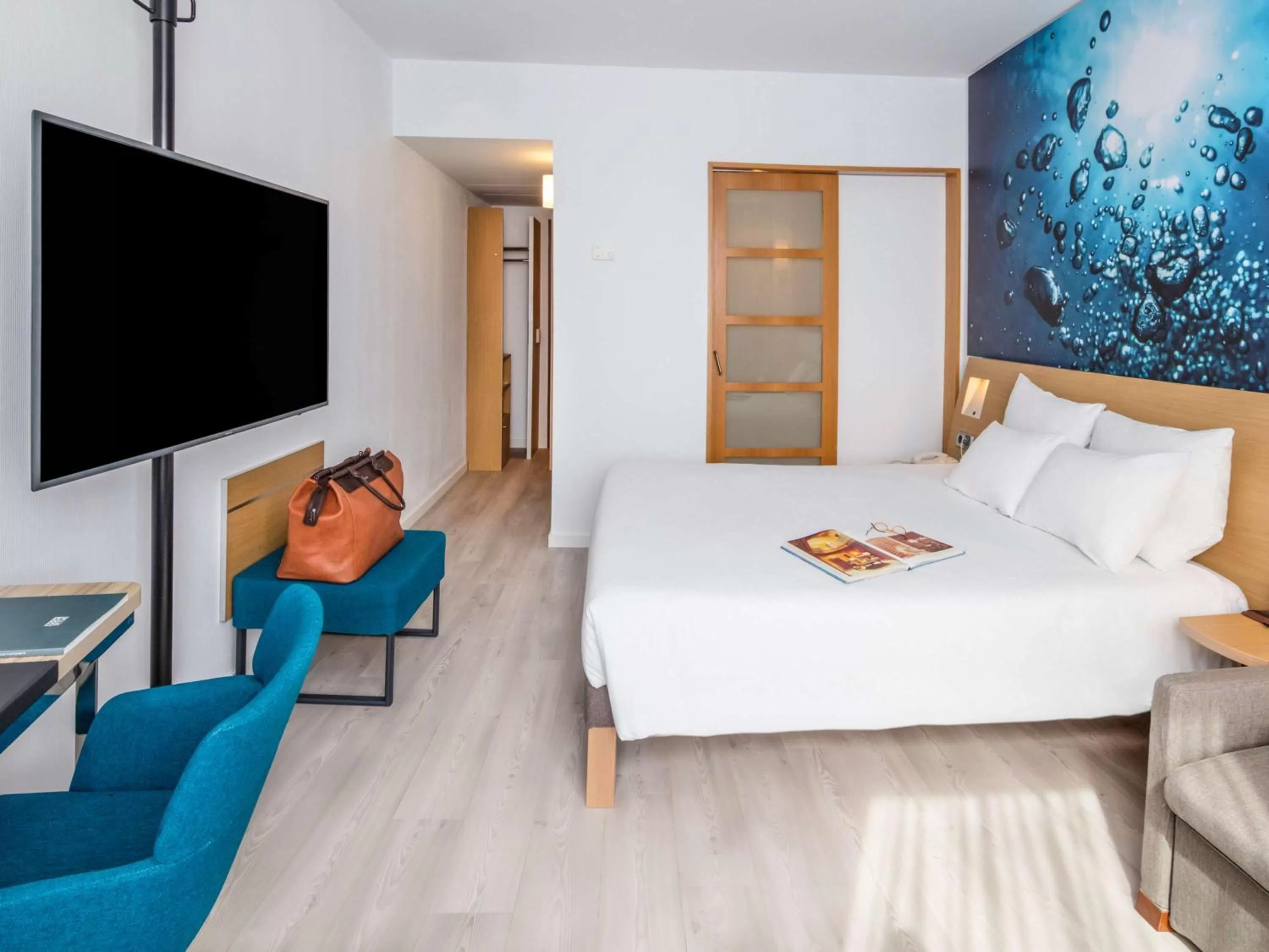 Photo of the whole room, Bed in Novotel Barcelona Cornellà