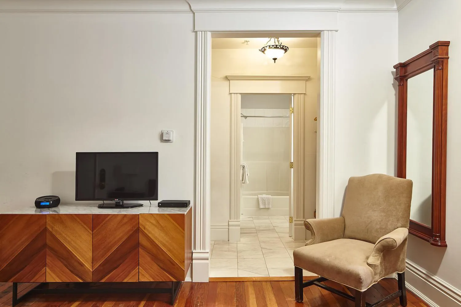 Living room in Victorian Hotel