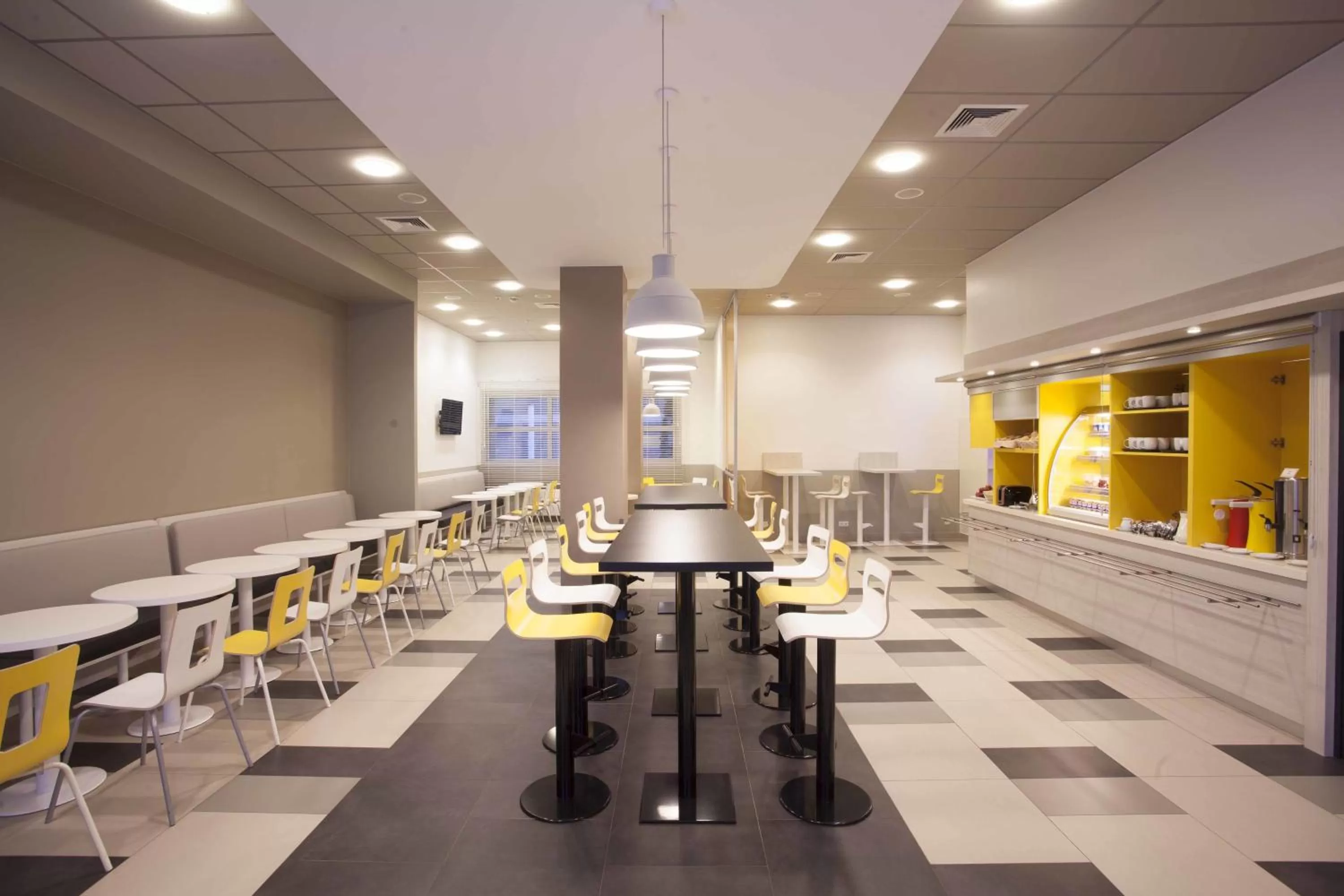 Restaurant/places to eat in Premiere Classe Warszawa Centrum