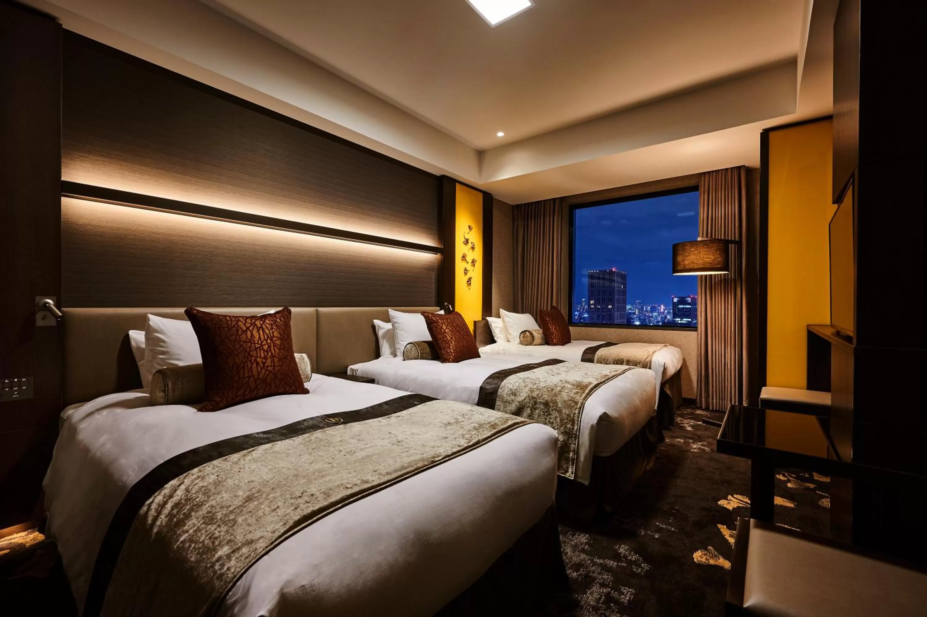 Bed in The Royal Park Hotel Iconic Osaka Midosuji