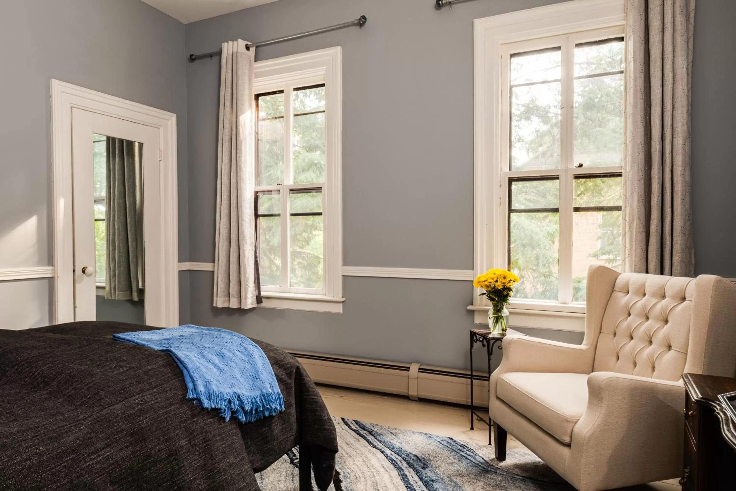 Seating area in Rosemont Inn