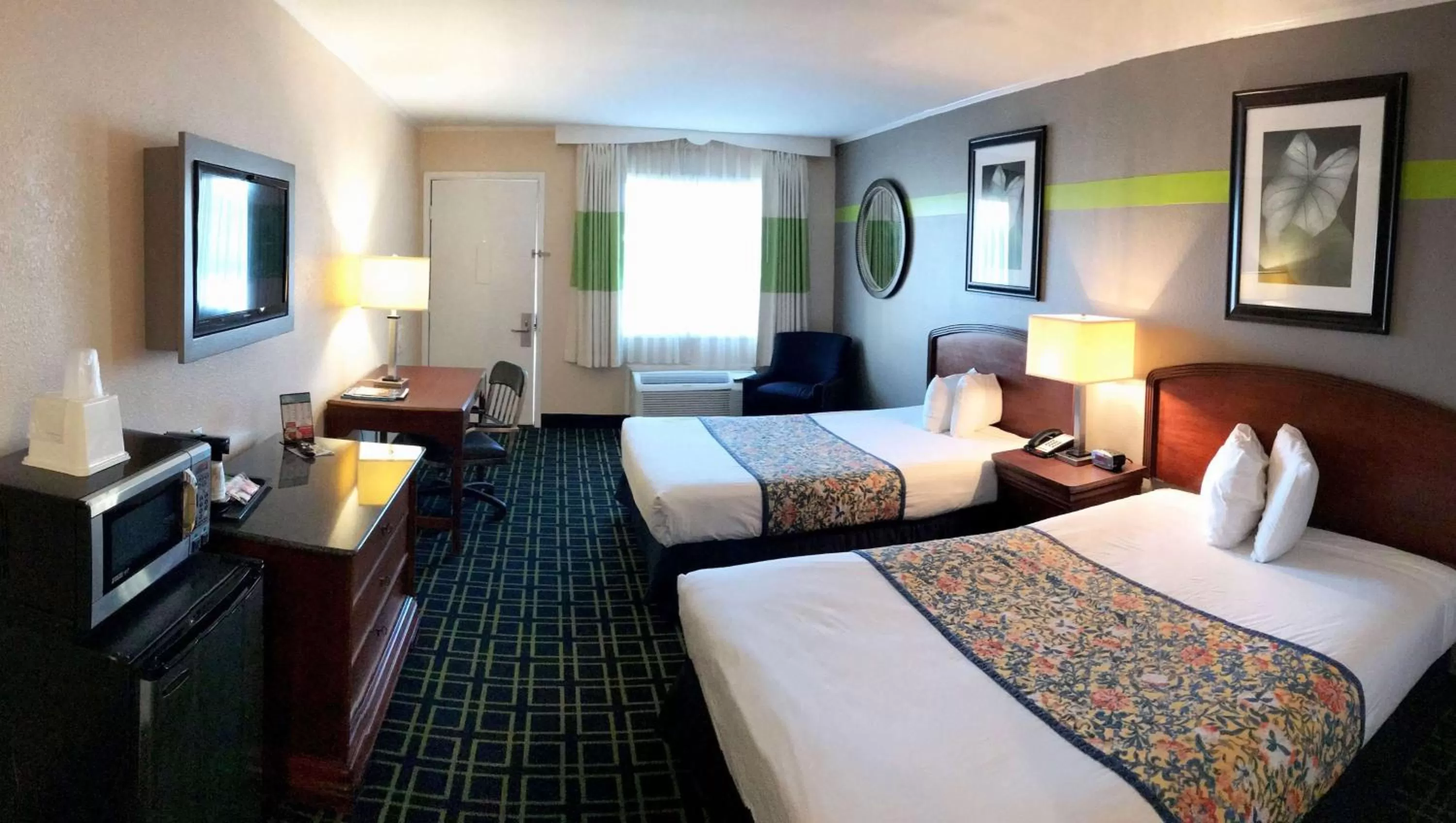 Photo of the whole room, Bed in Magnuson Hotel Virginia Beach