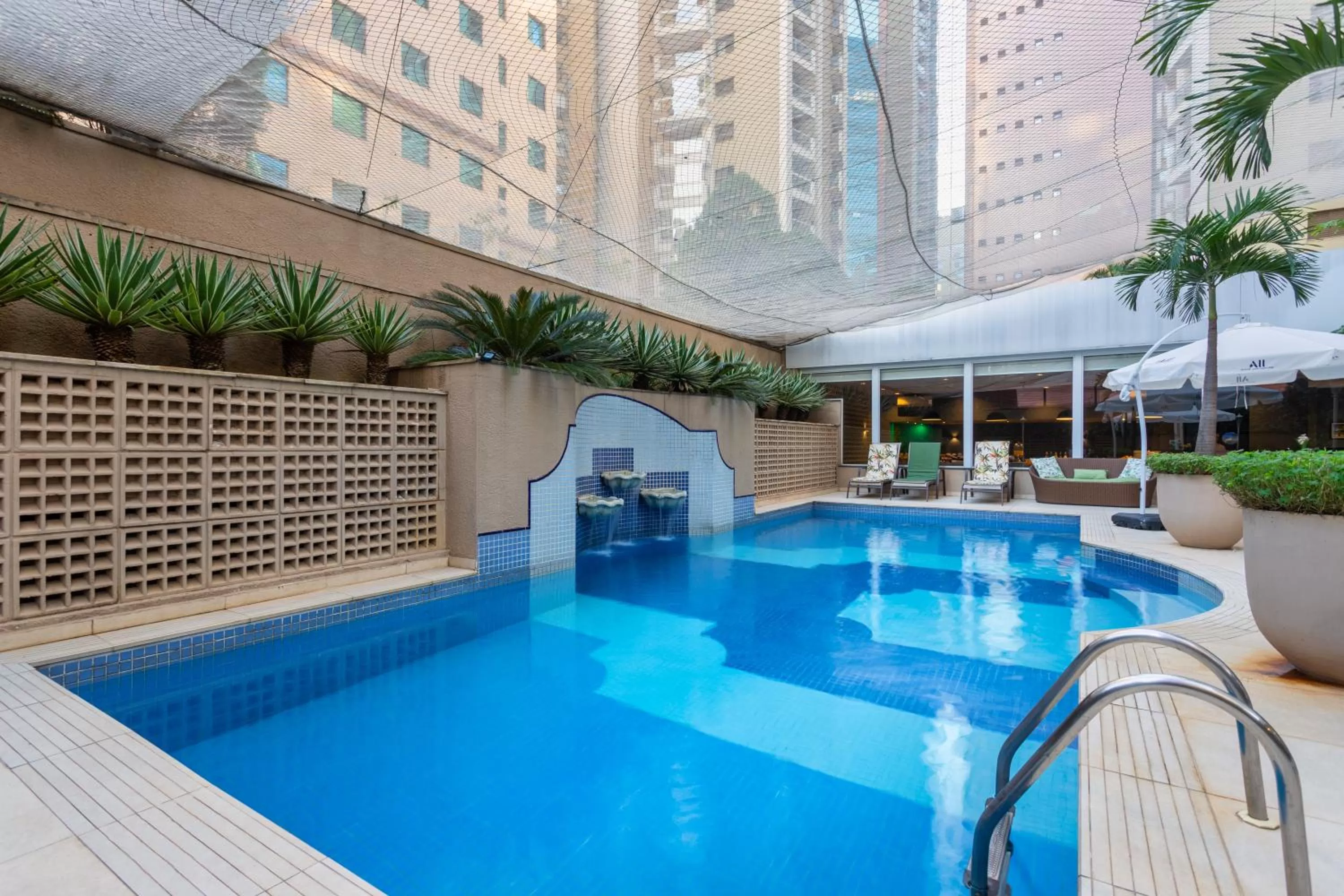 Swimming pool in Mercure Sao Paulo JK