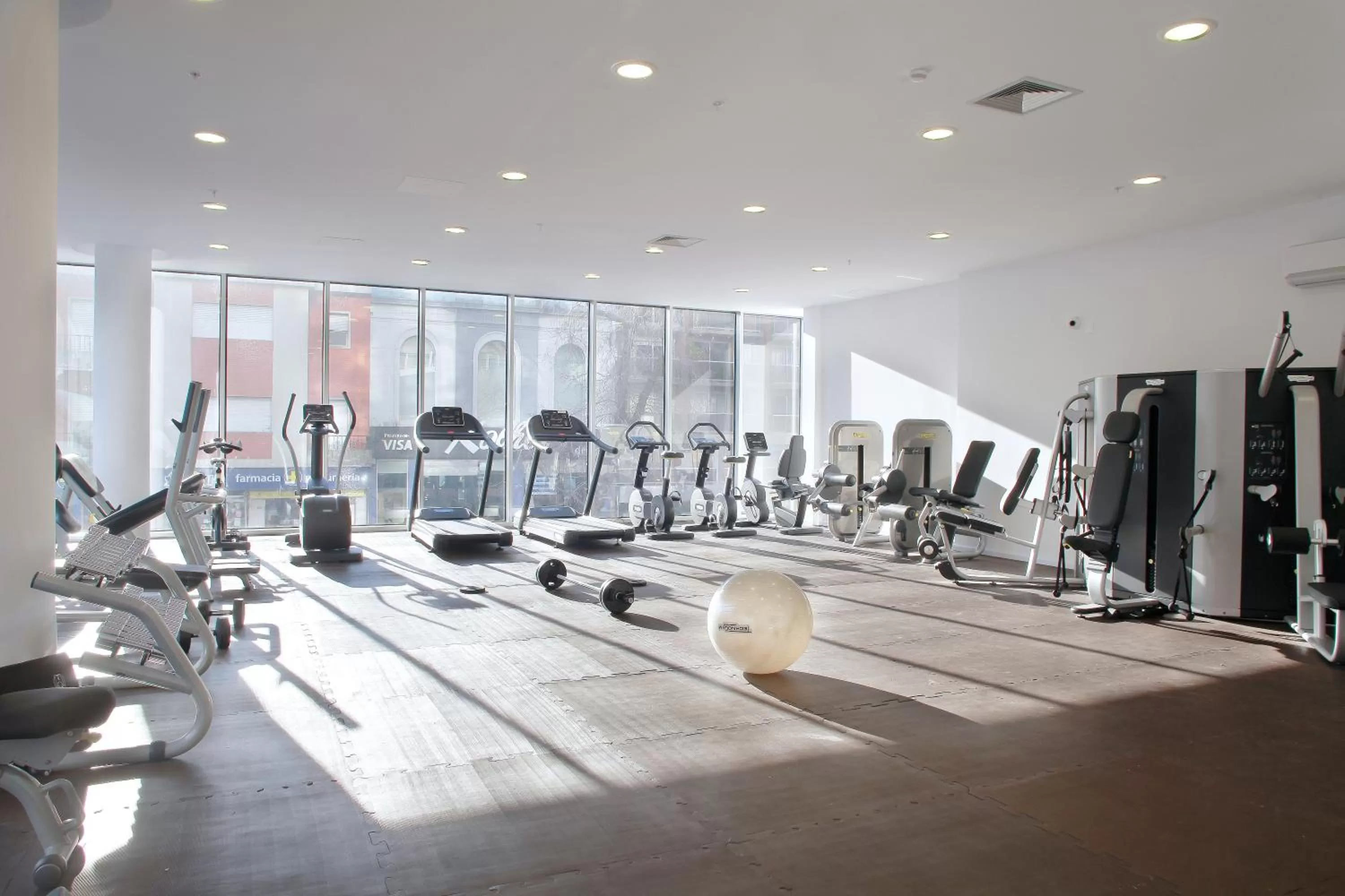 Fitness centre/facilities in Dazzler by Wyndham Montevideo