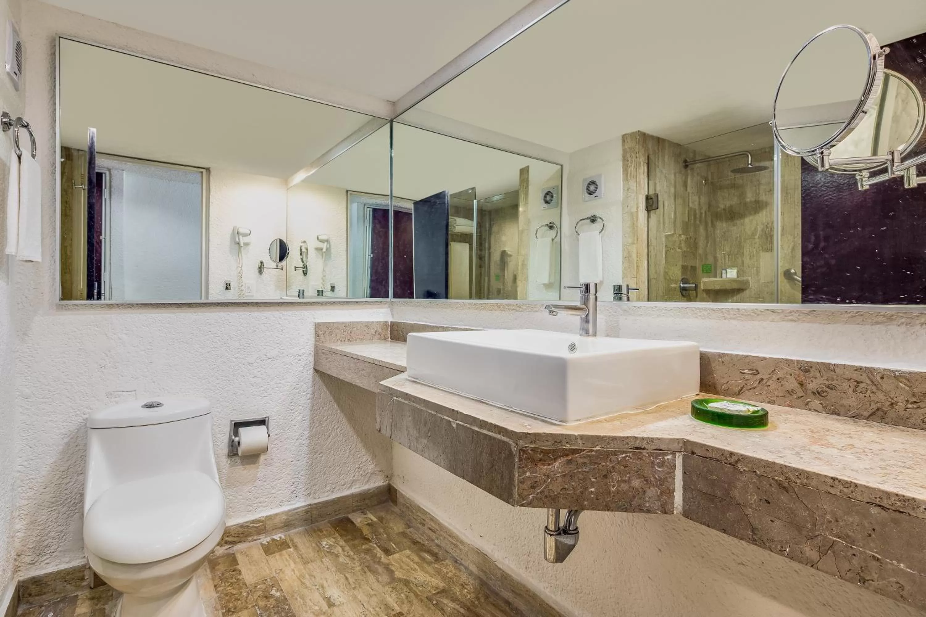 Photo of the whole room in Copacabana Beach Hotel Acapulco