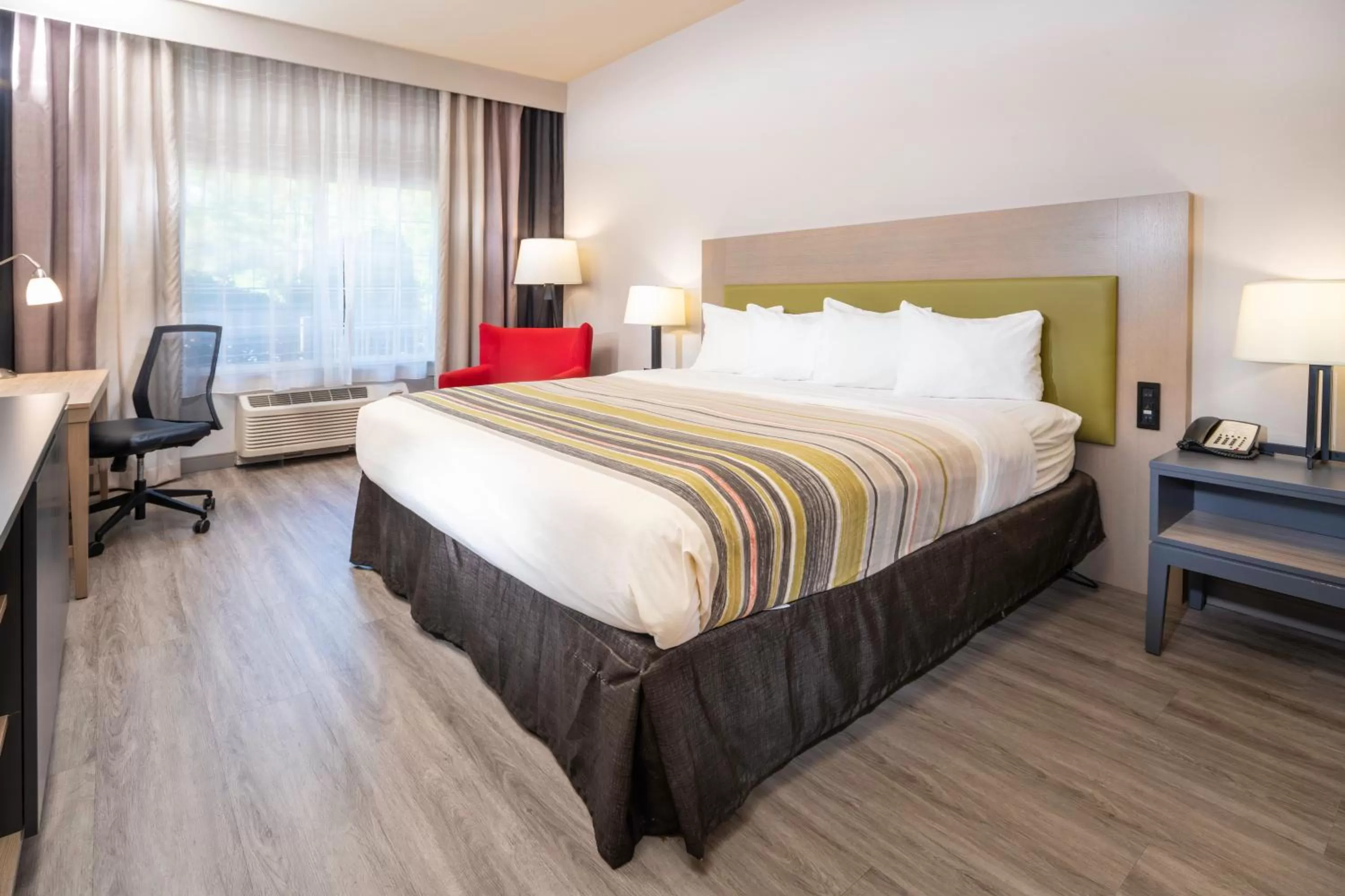 Bedroom, Bed in Country Inn & Suites by Radisson, Rocky Mount, NC