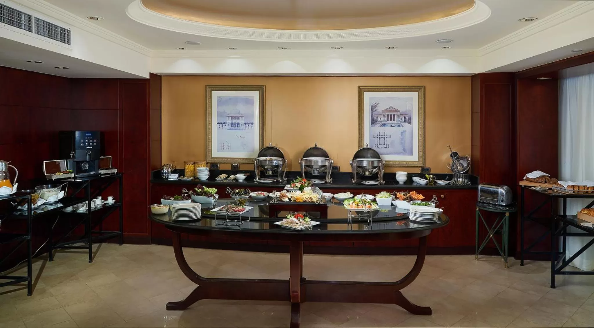 Lounge or bar in Hilton Cairo Grand Nile