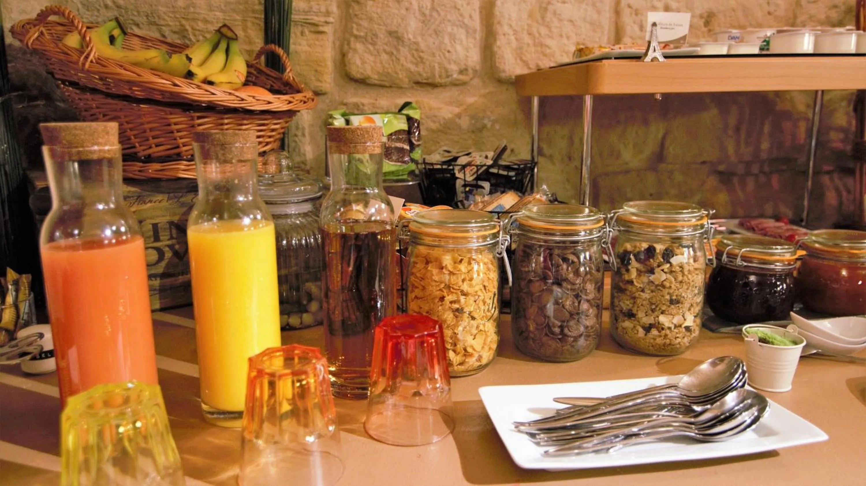 Food and drinks in Hôtel du Théâtre by Patrick Hayat