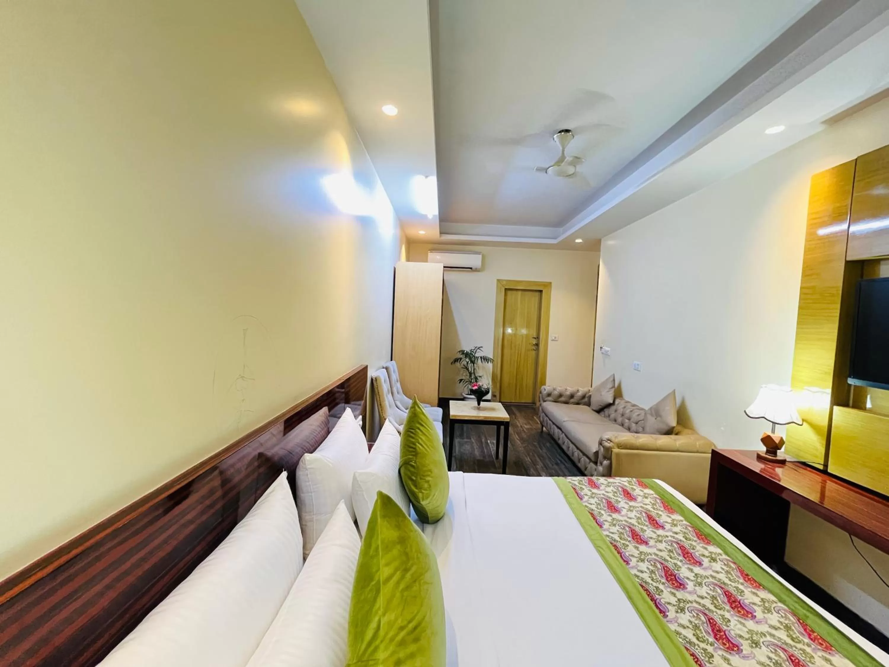 Bed in Hotel Banz near Delhi Airport