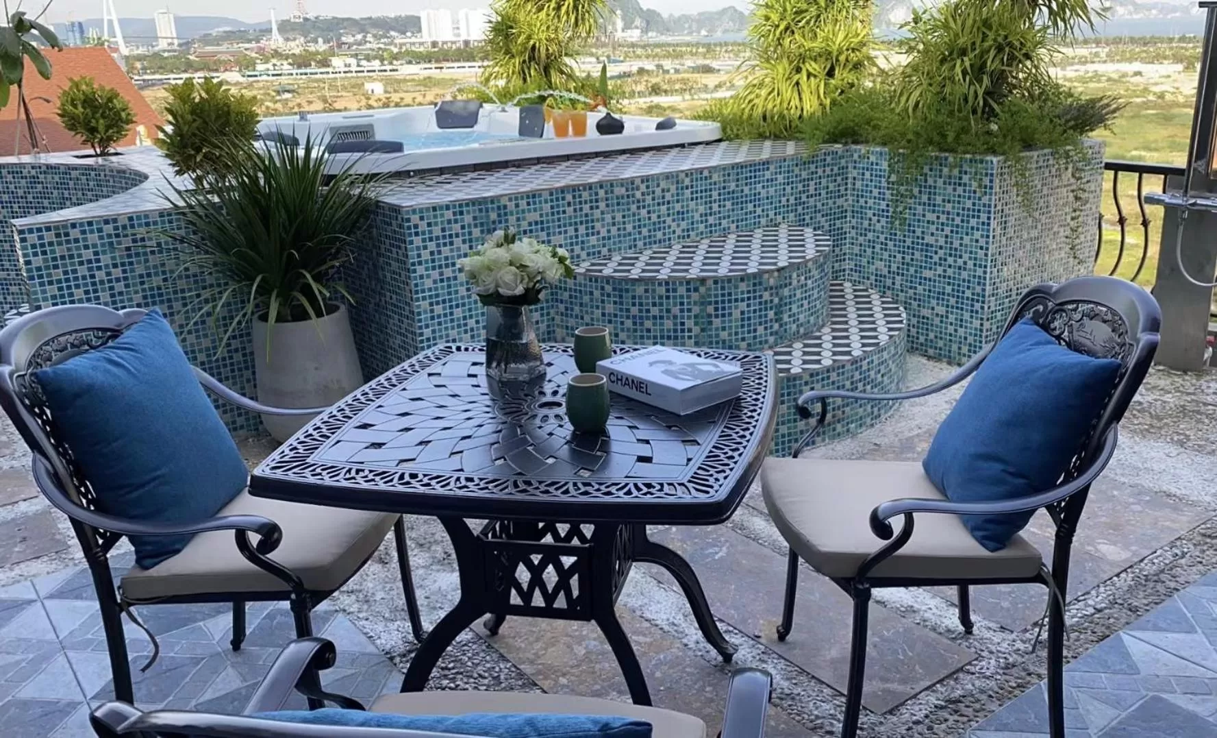 Area and facilities in The Secret HaLong