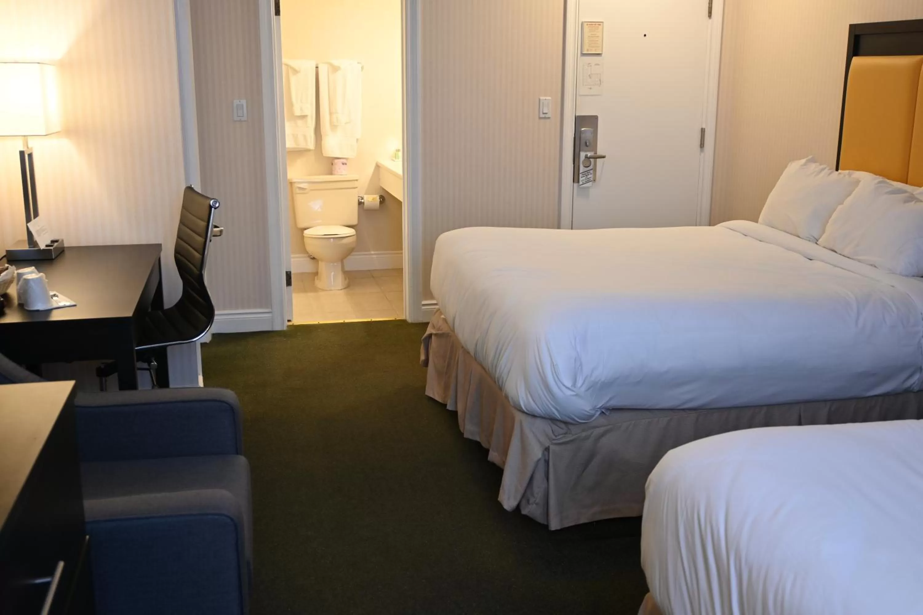 Bed in The Gananoque Inn