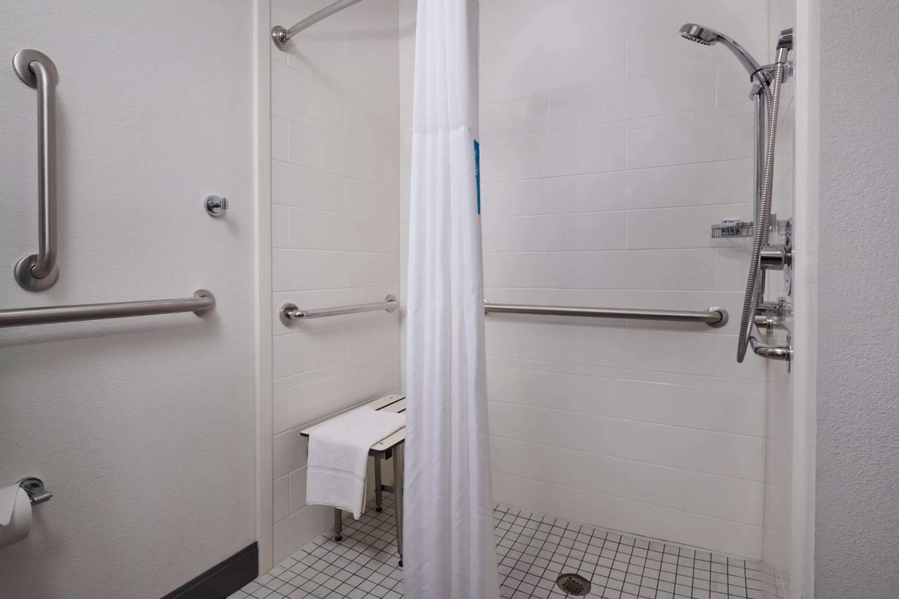 Bathroom in Hampton Inn Alamogordo