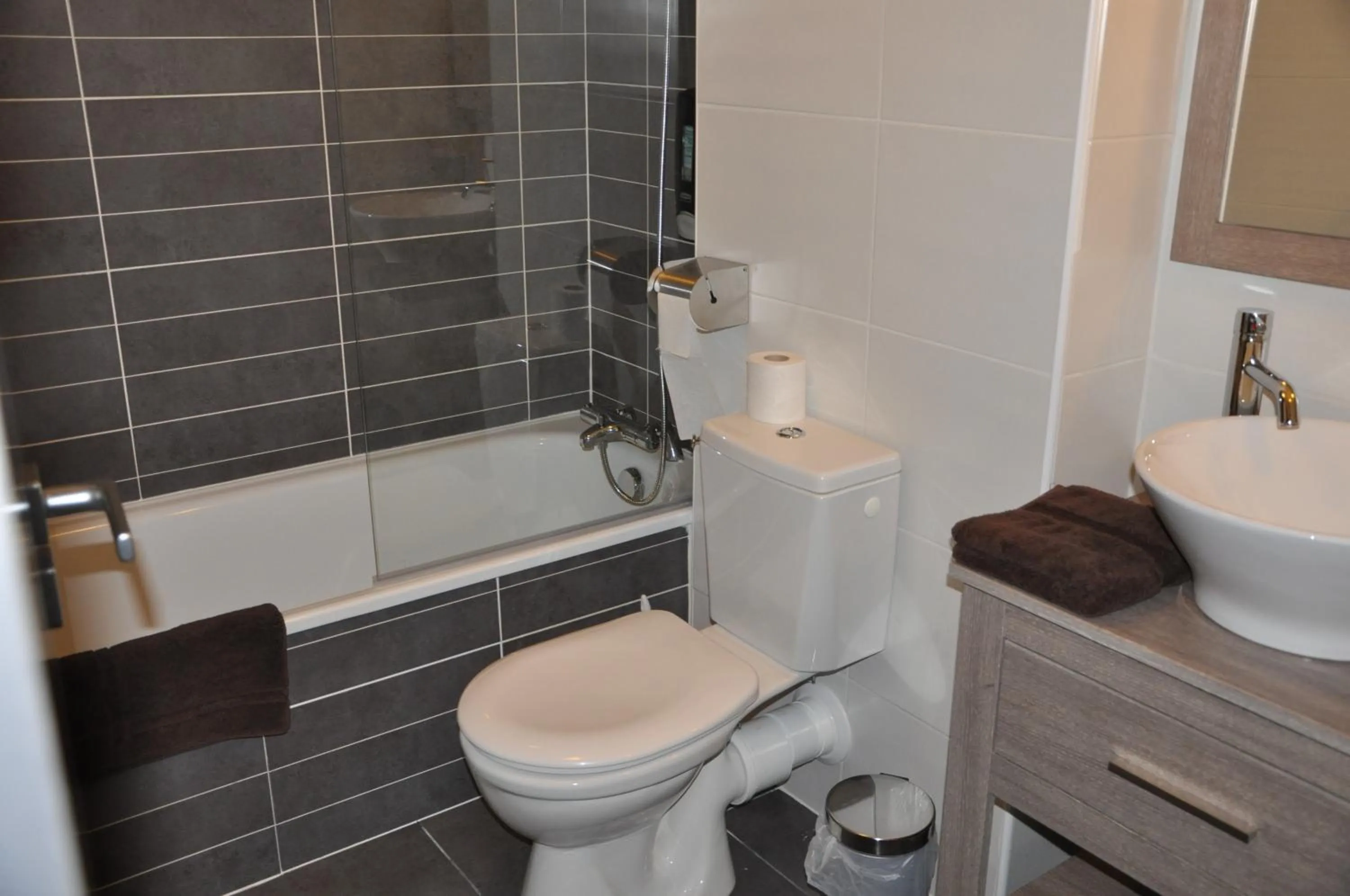 Bathroom in The Originals City, Hôtel des Arts, Montauban