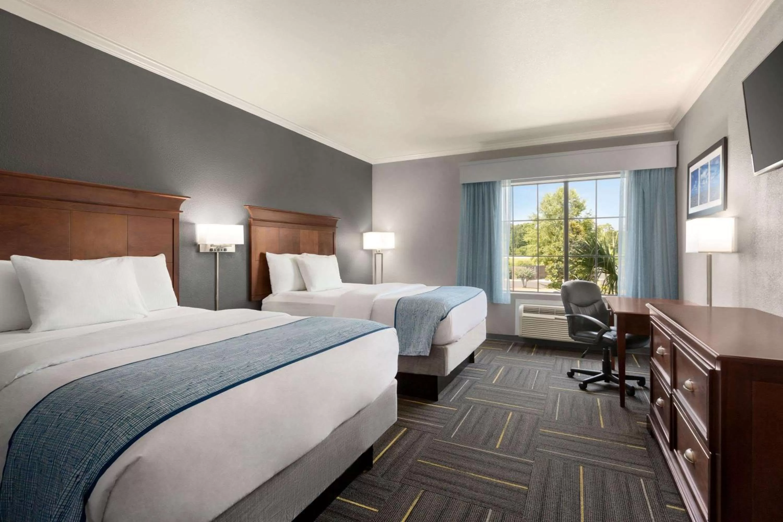 Photo of the whole room, Bed in La Quinta by Wyndham Dublin