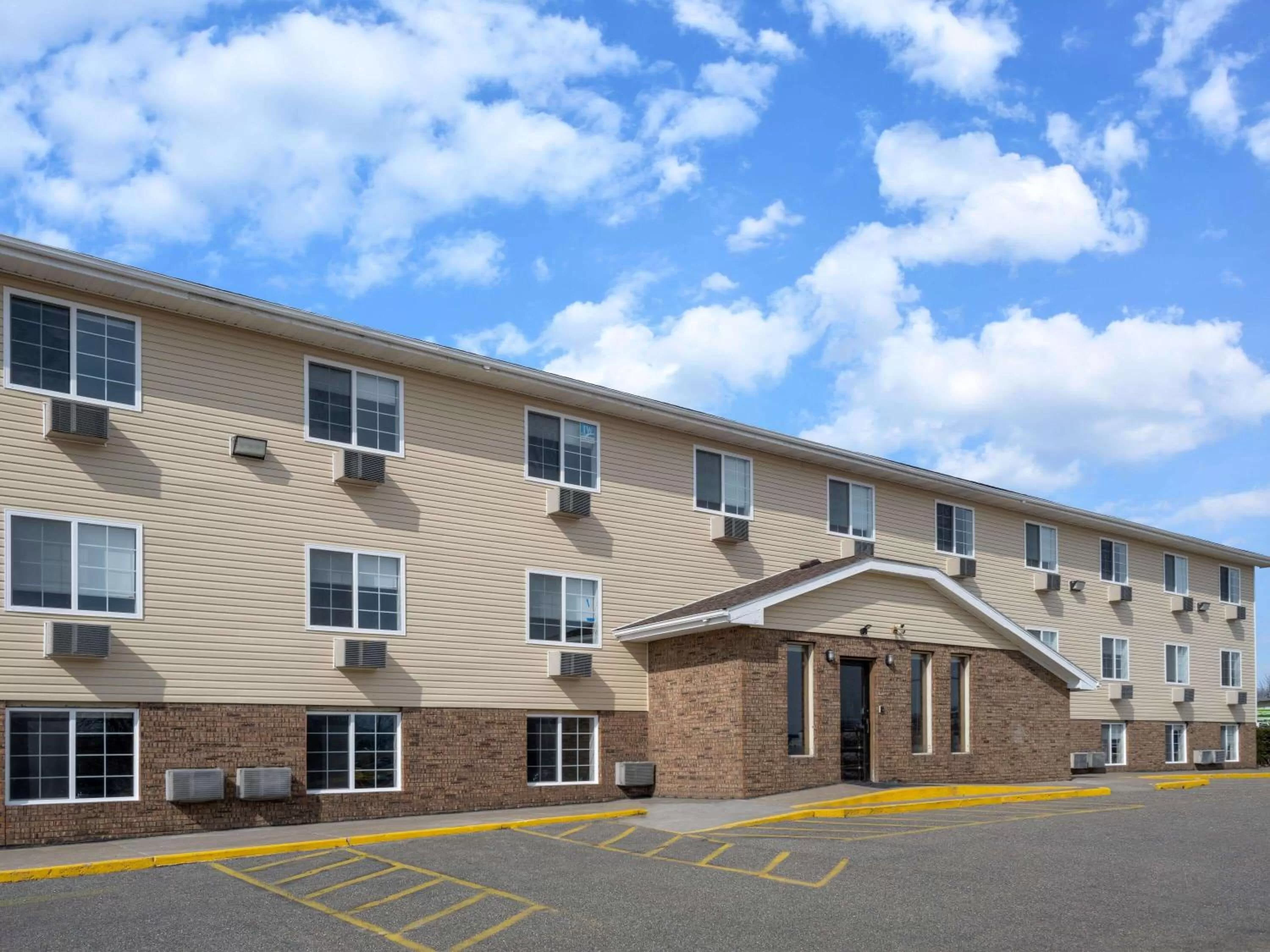 Property building in Super 8 by Wyndham Clinton