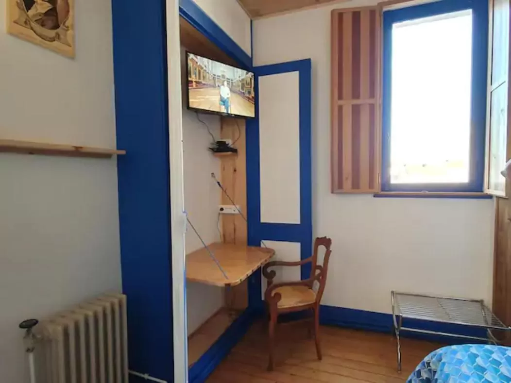 TV and multimedia in B & B Les Secrets des Loges