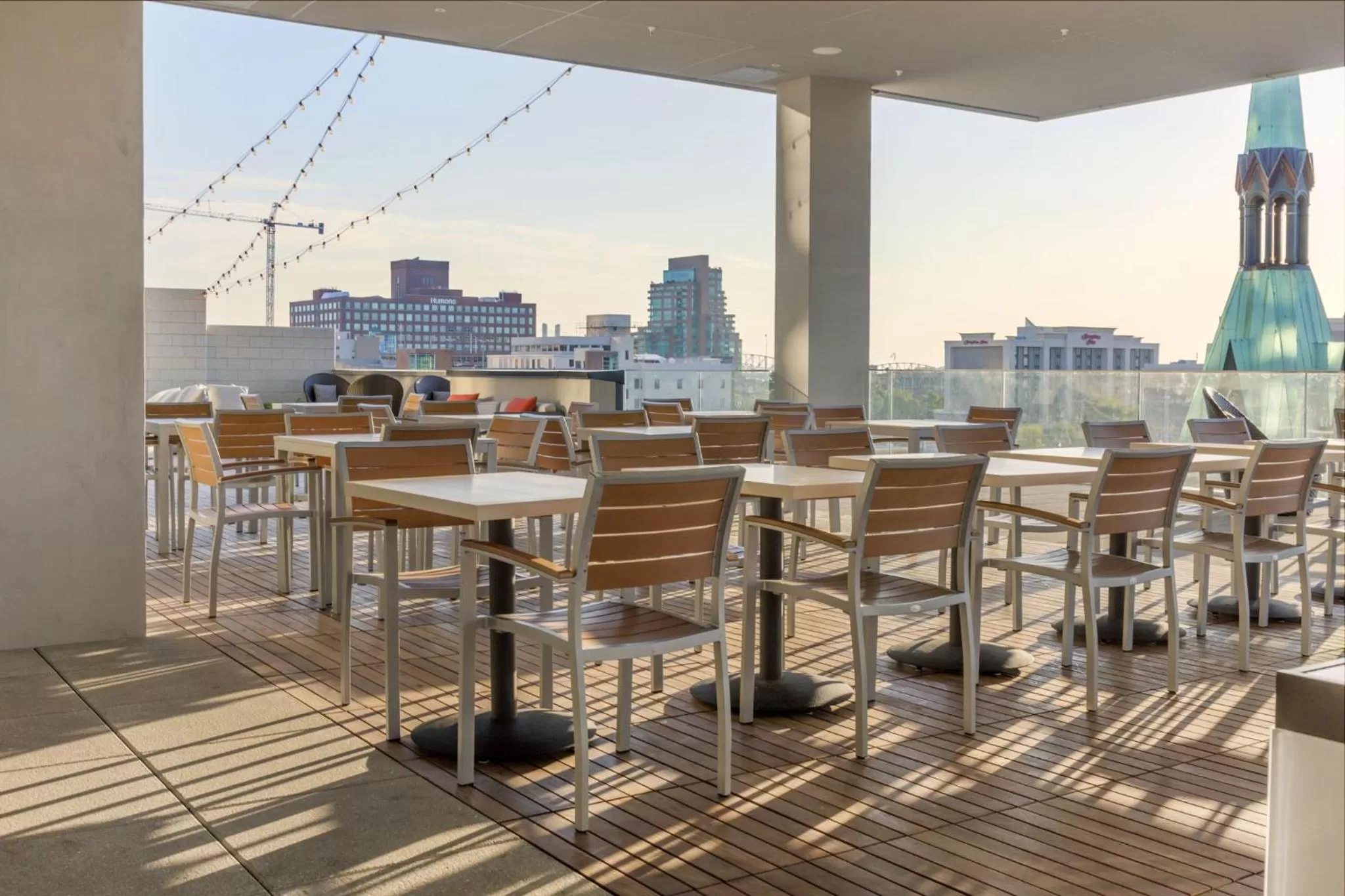 Swimming pool in Omni Louisville Hotel
