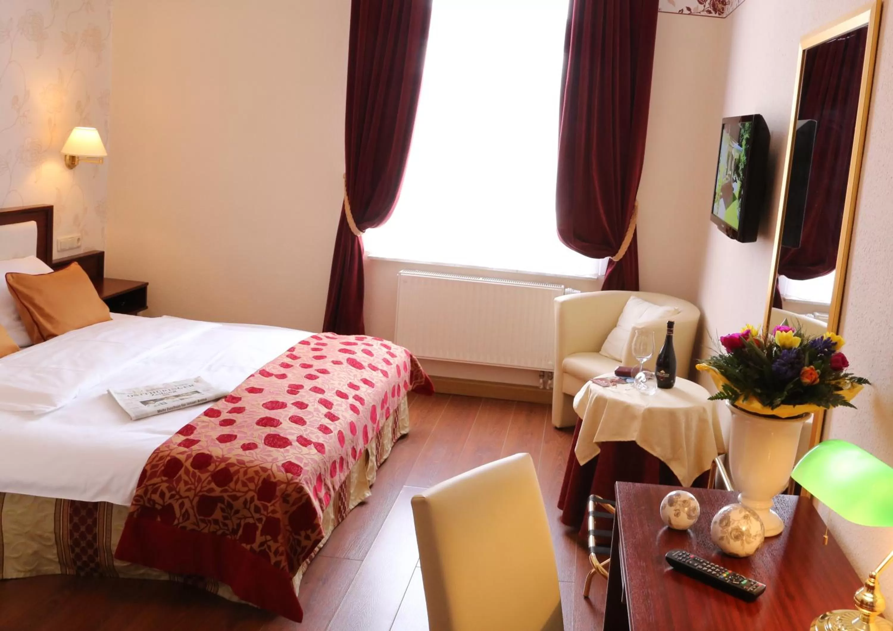 Photo of the whole room, Bed in In Piazza