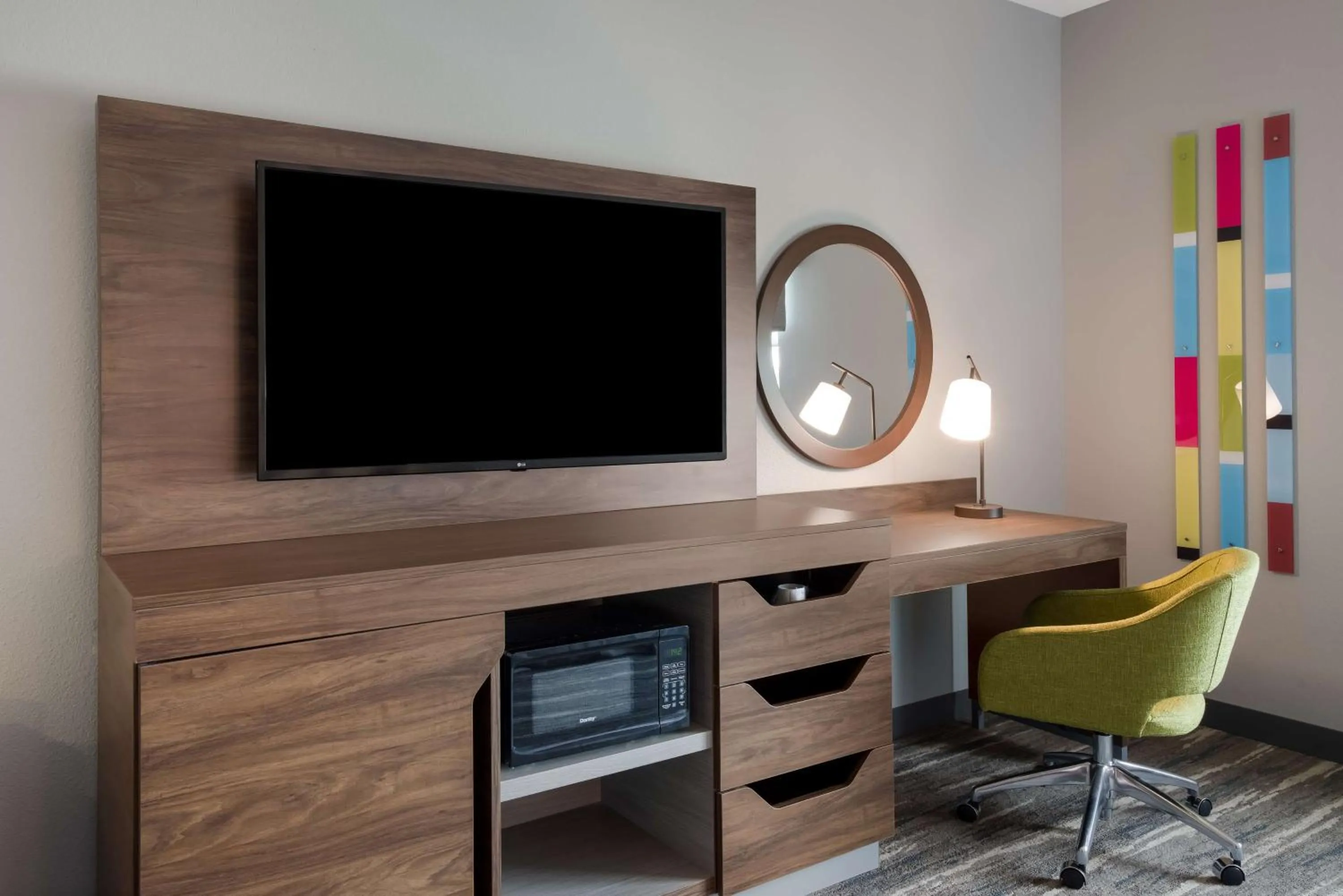 TV and multimedia in Hampton Inn Concord