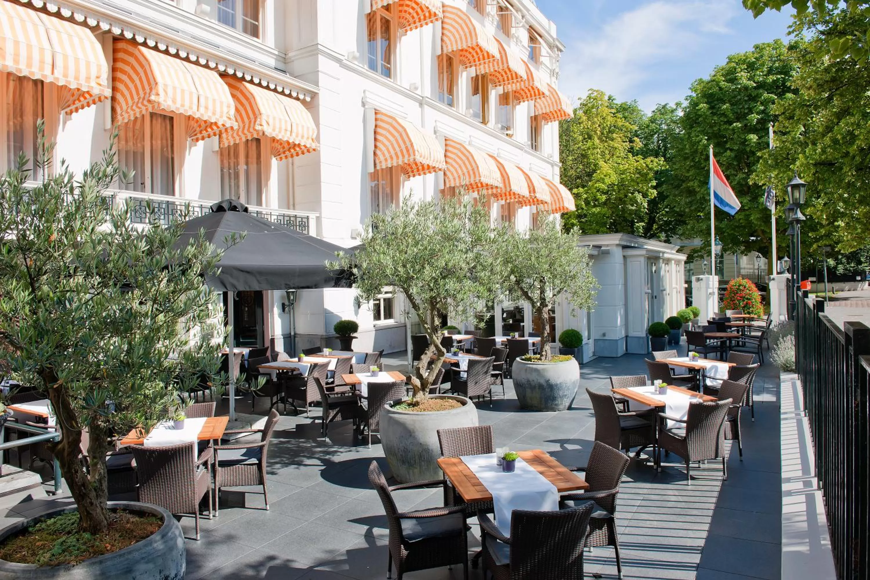 Facade/entrance in Carlton Ambassador