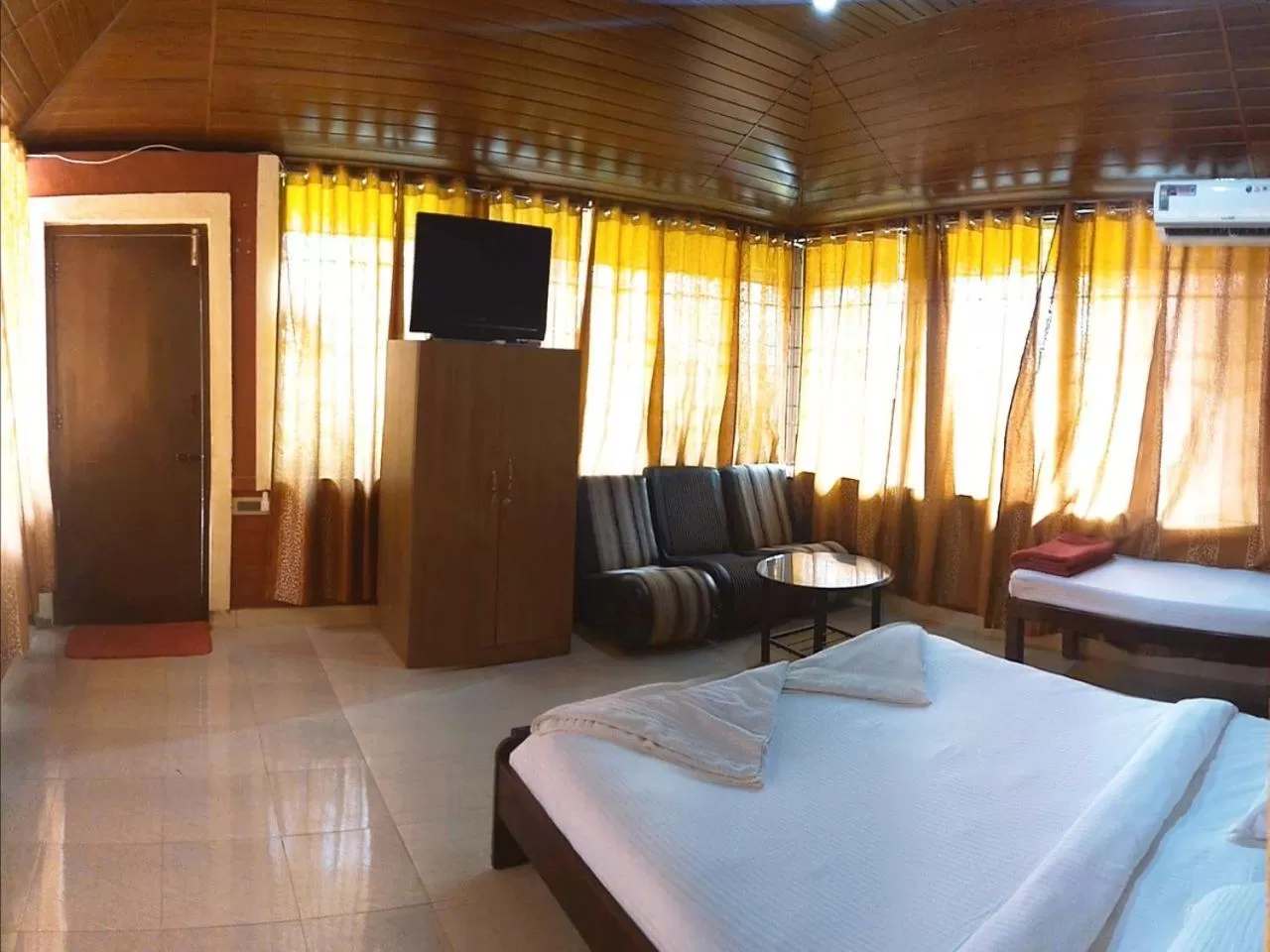 Bedroom, Bed in CS County Resort