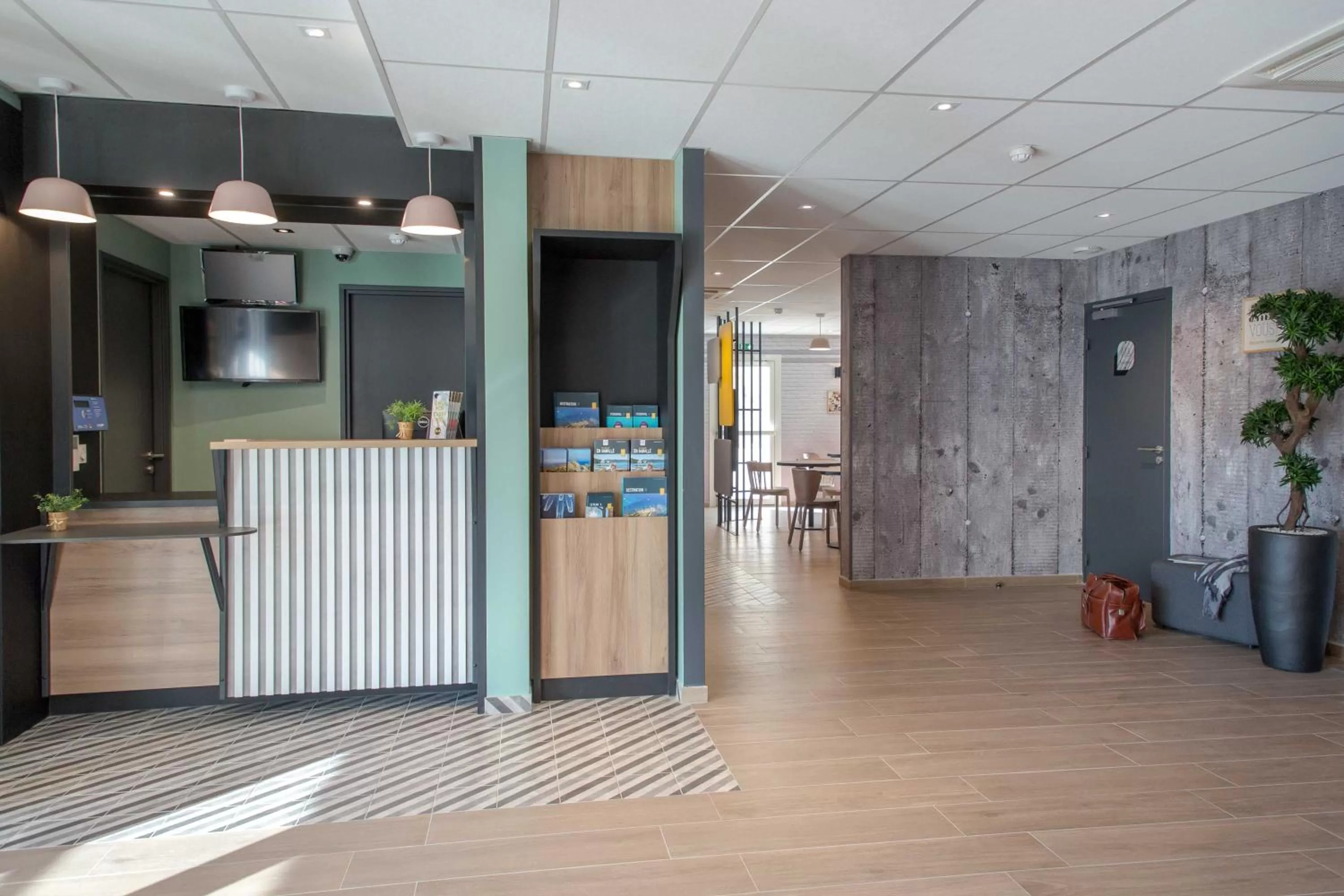 Lobby or reception in B&B HOTEL Sainte-Maxime Golfe de Saint Tropez