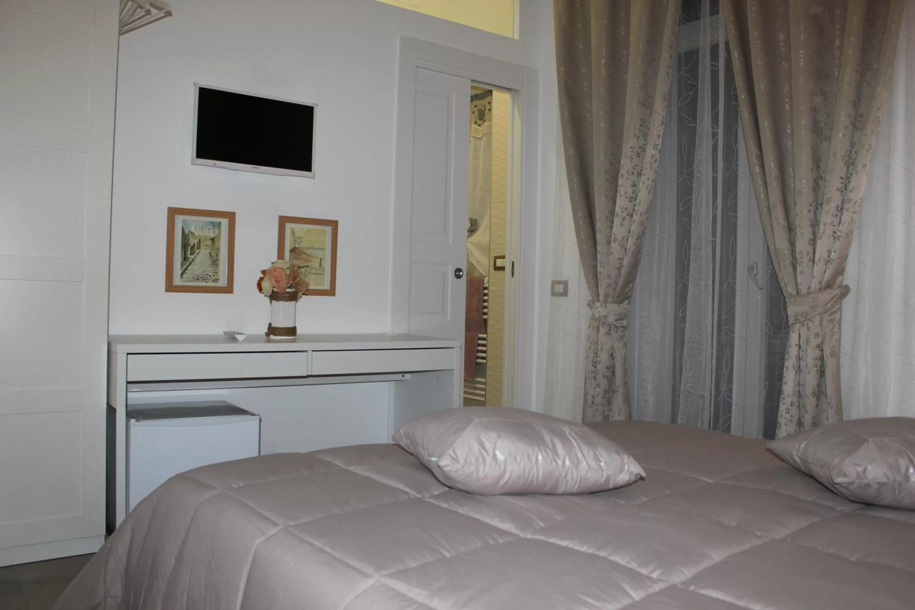 Bed in B&B 80056 Ercolano