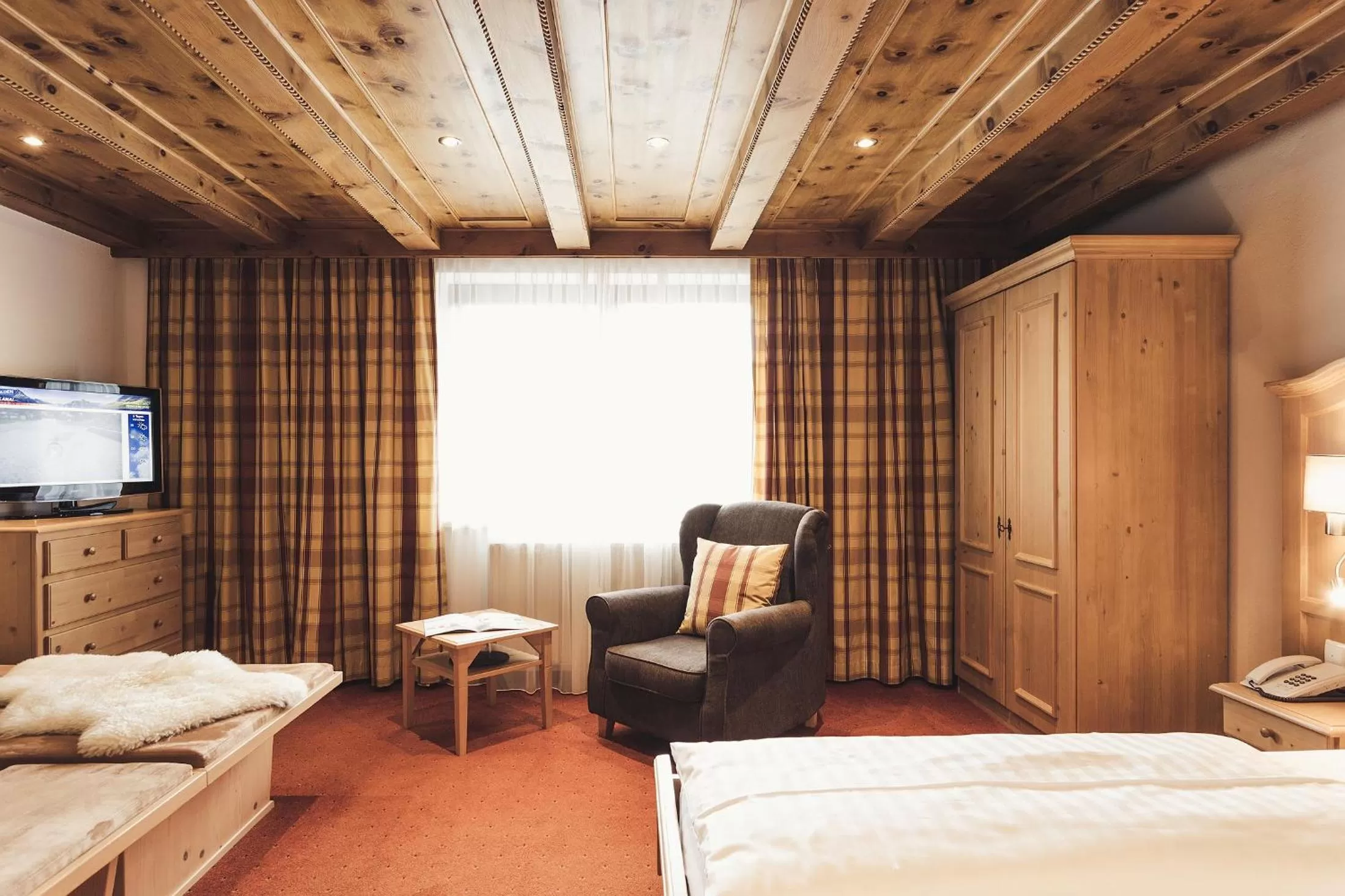 Photo of the whole room, Bed in Hotel Johanna mitten im Ötztal