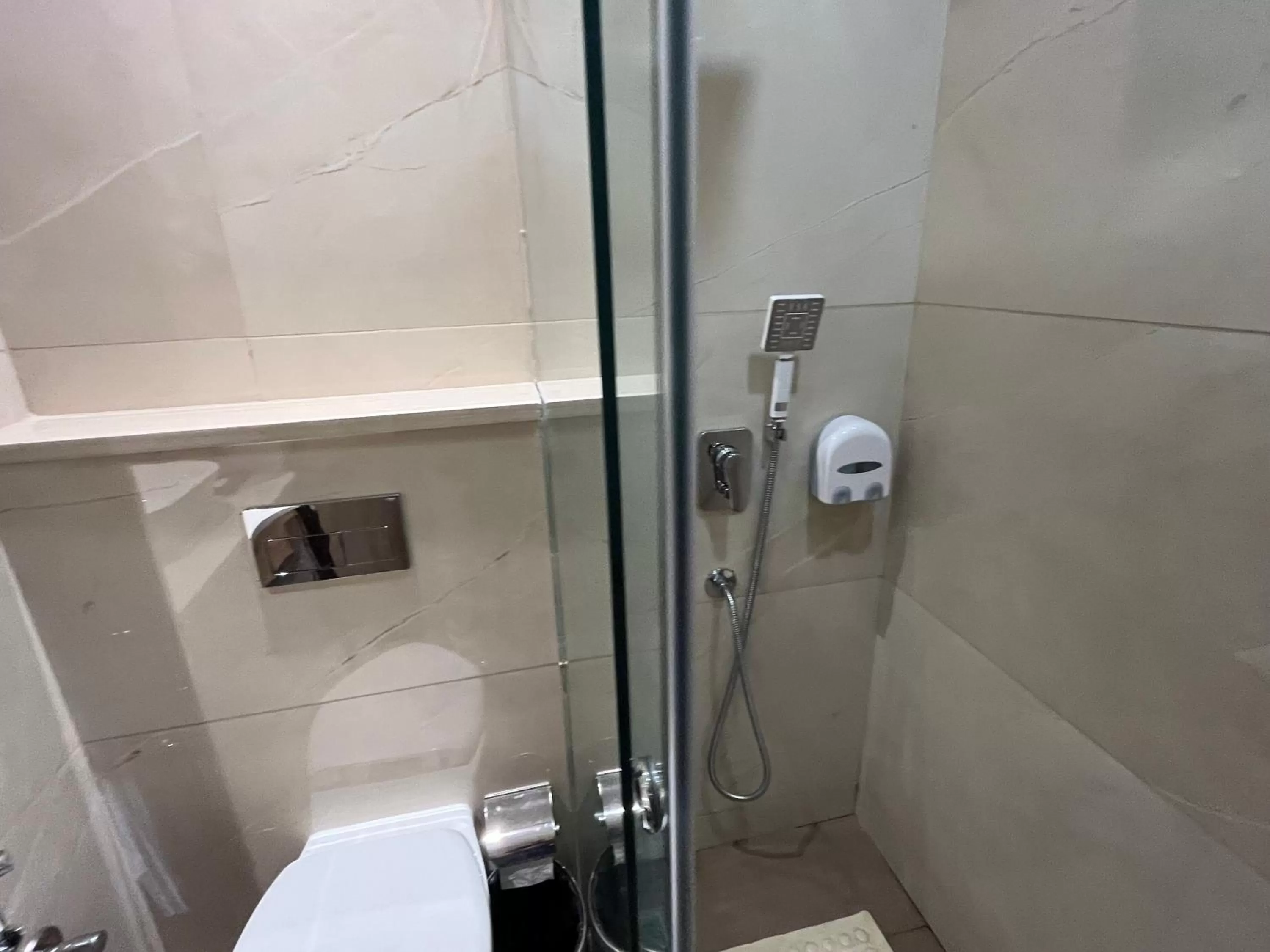 Bathroom in RRV Hotel