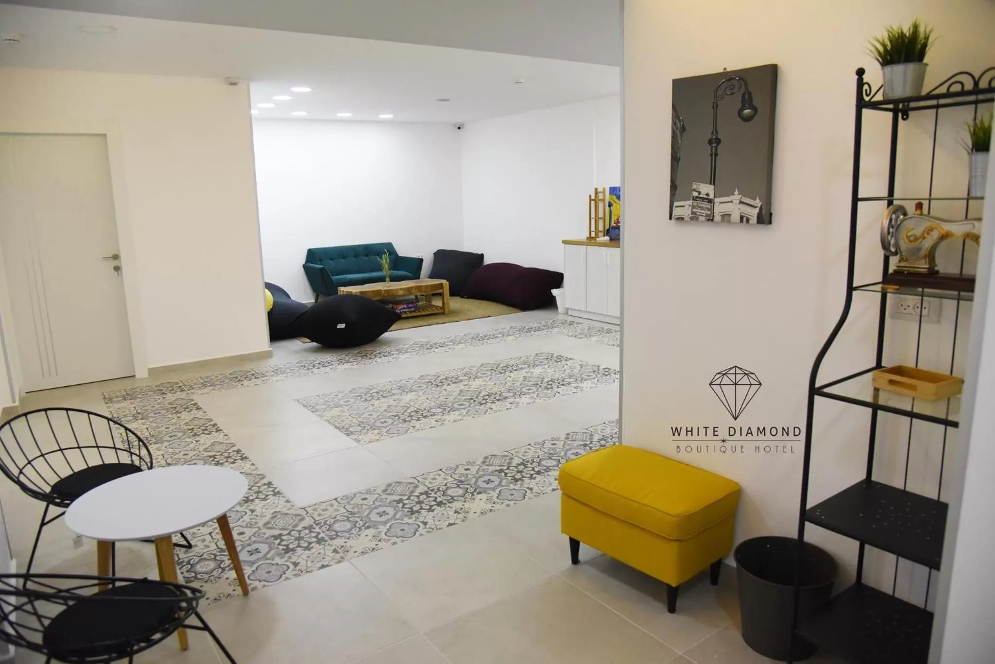 Seating Area in White Diamond