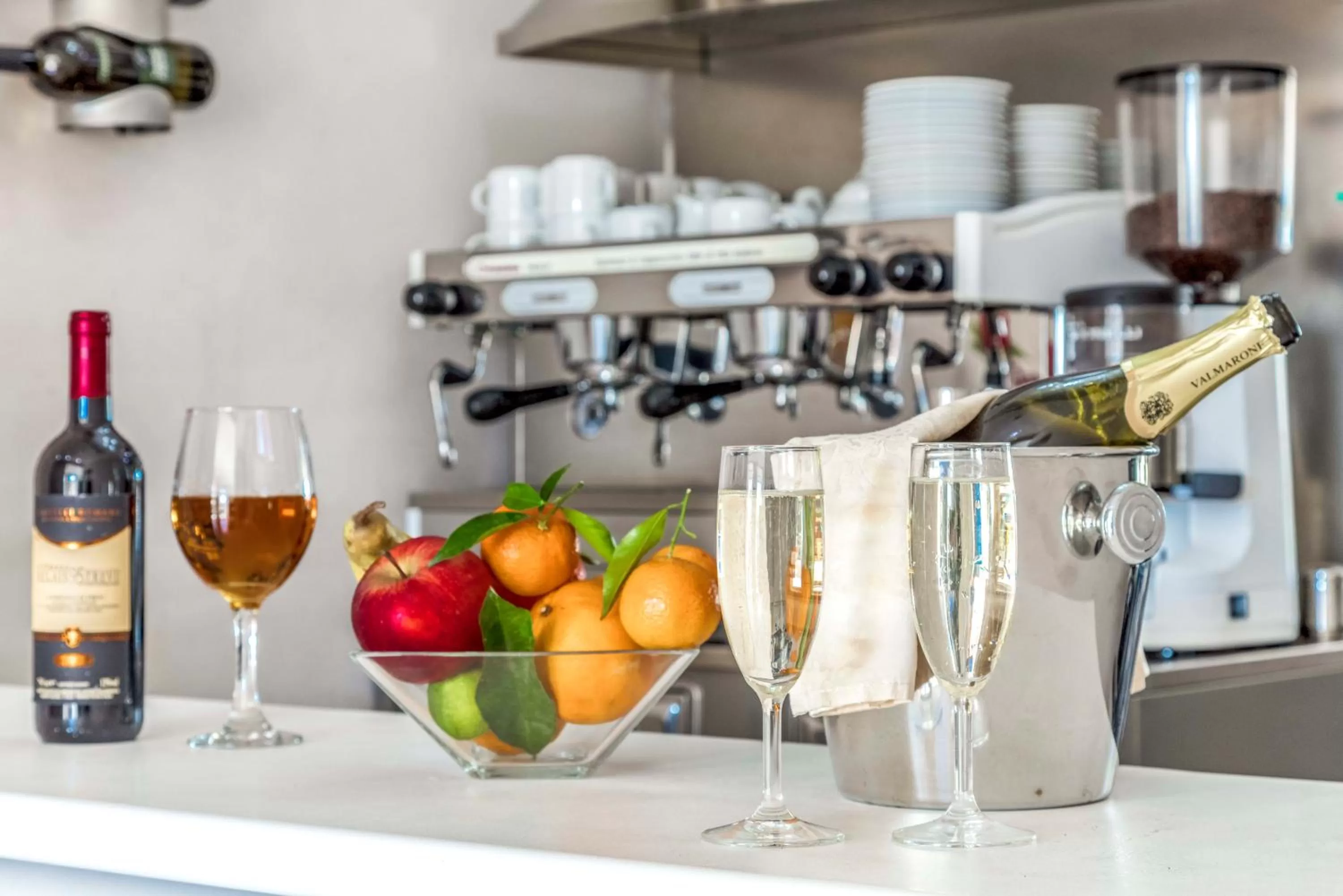 Lounge or bar in Relais Trevi 95 Boutique Hotel