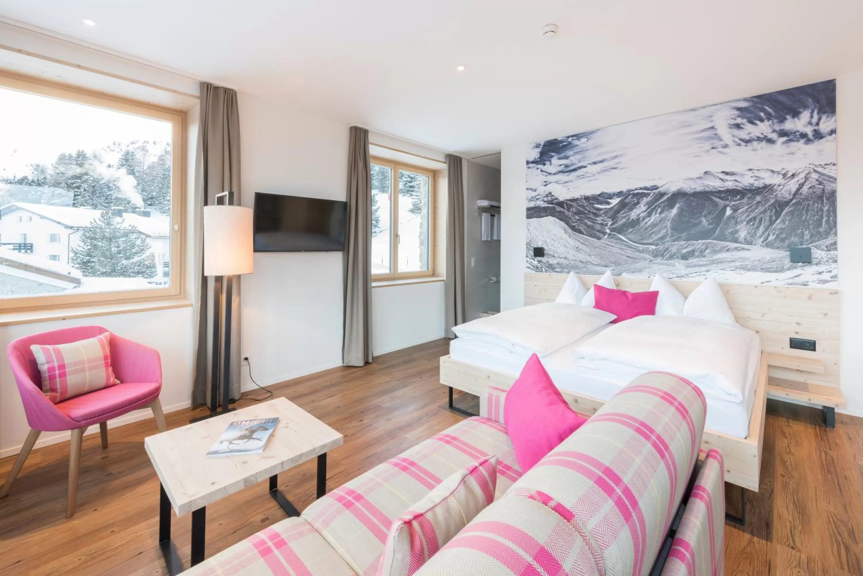 Photo of the whole room, Bed in Berghotel Randolins