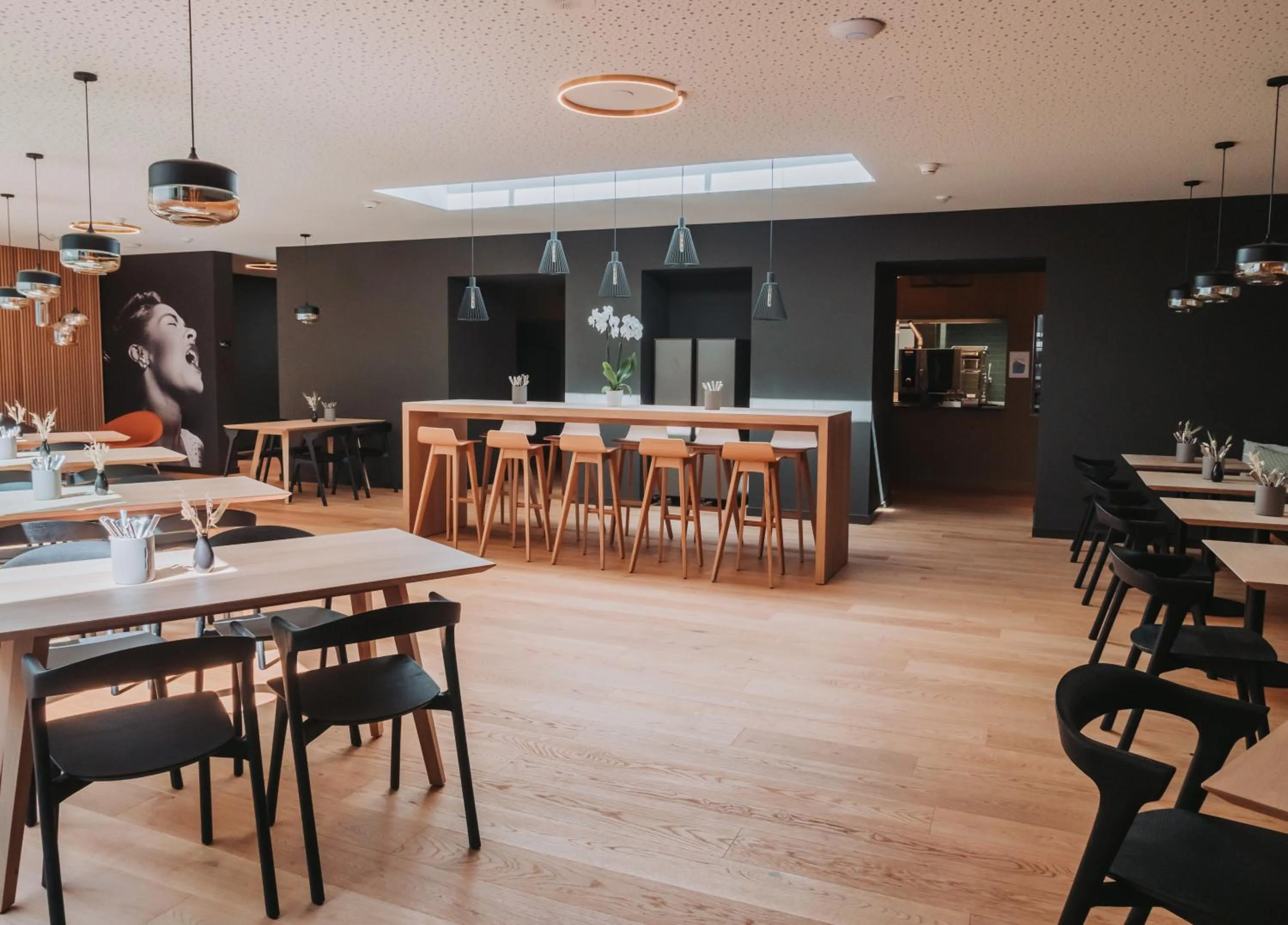 Restaurant/places to eat in Montreux Youth Hostel