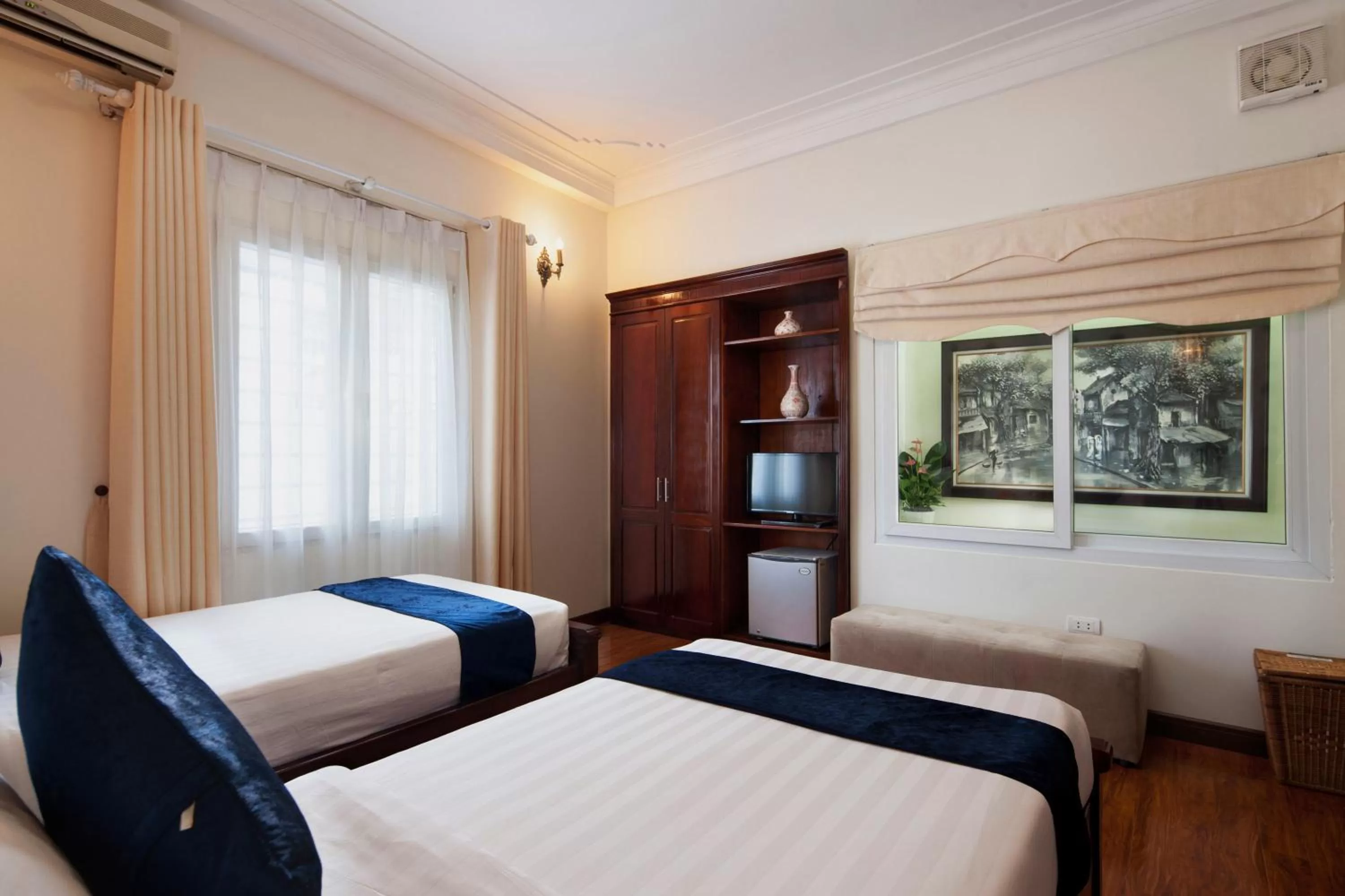 Photo of the whole room, Bed in Hanoi Golden Moon Hotel & Travel