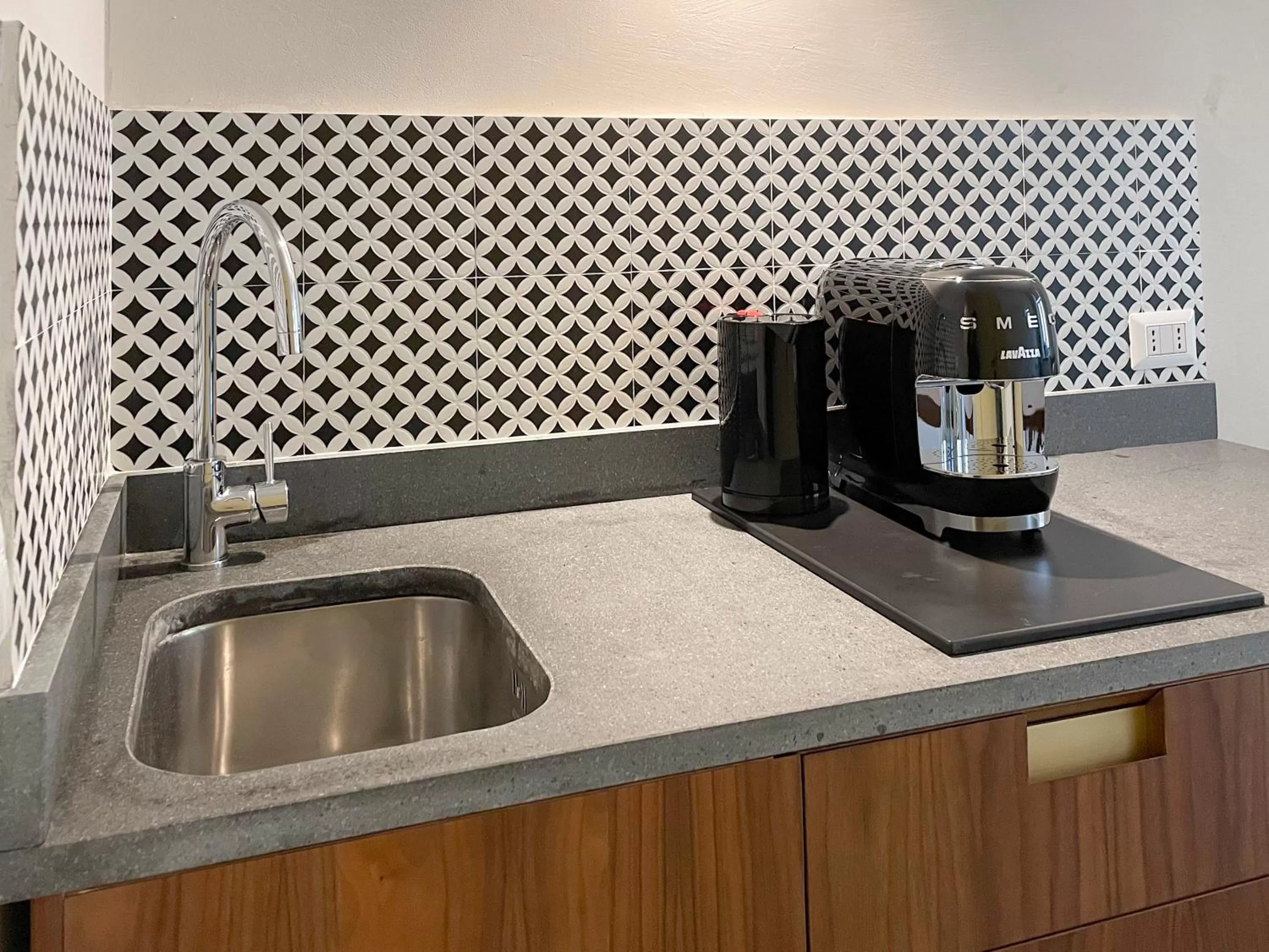 Coffee/tea facilities in 21 Armeno