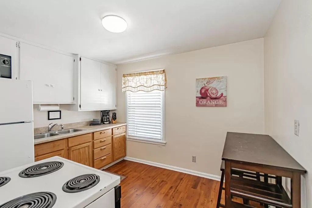 Kitchen or kitchenette, Kitchen/Kitchenette in Suites of Lava Hot Springs