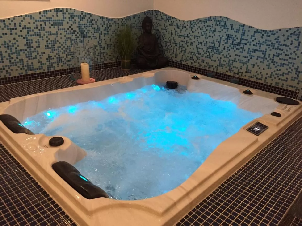 Hot Tub in Hotel Heddernheimer Hof