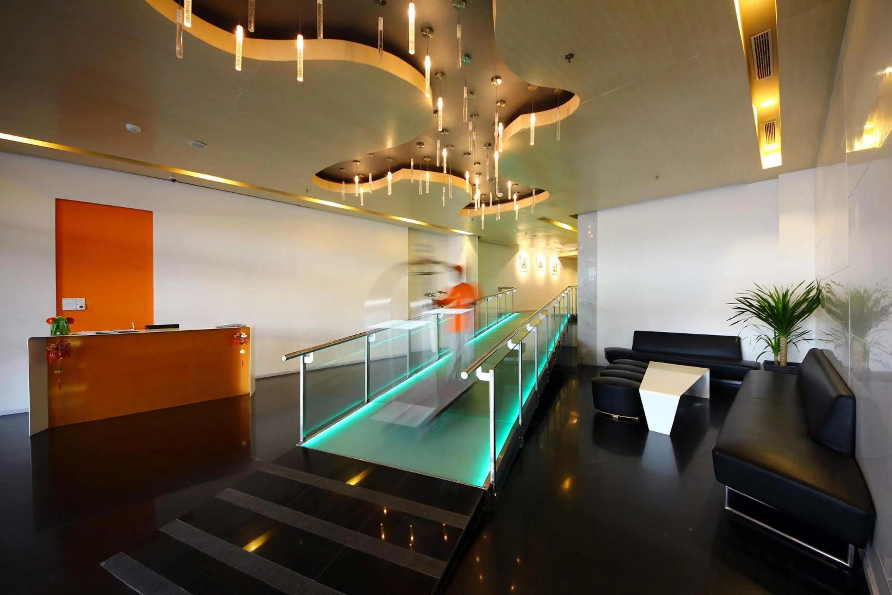 Lobby or reception in HARRIS Hotel & Convention Festival Citylink Bandung