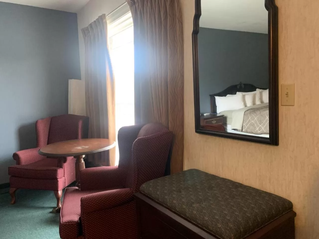 Seating area in Bancroft Inn & Suites