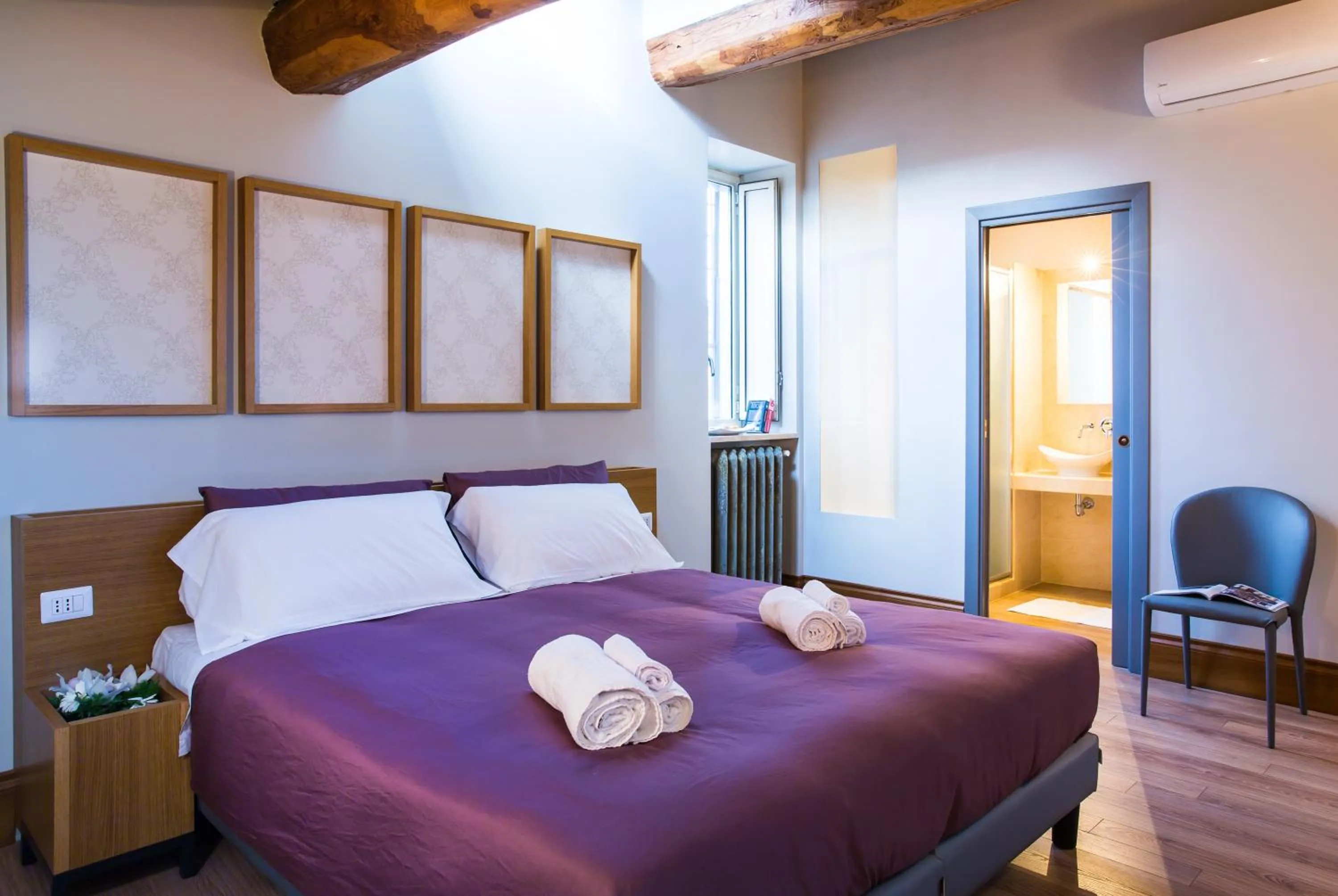 Bedroom, Bed in Grand Master Suites