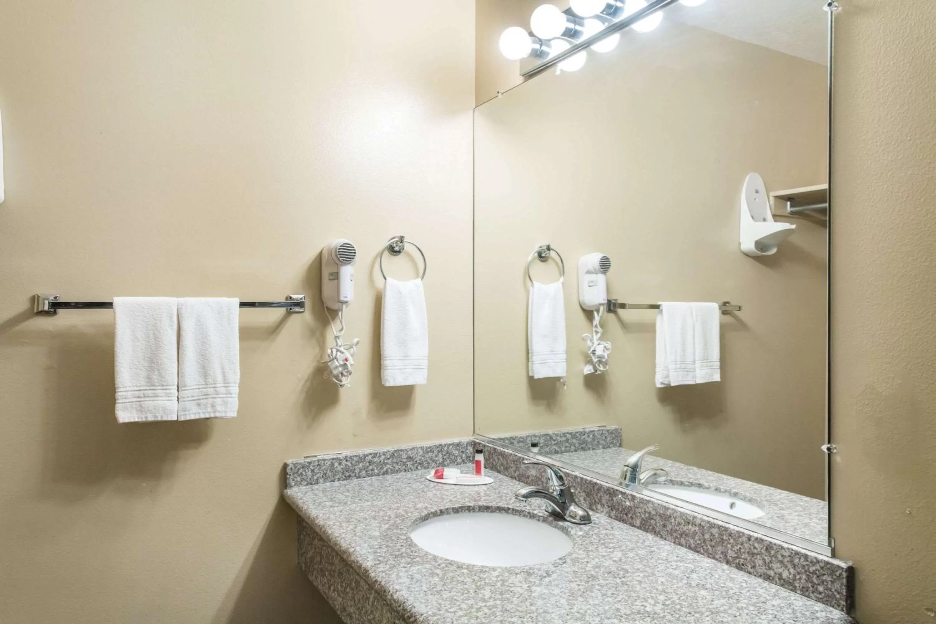 Bathroom in Hotel Zion Inn, Zion National Park Area