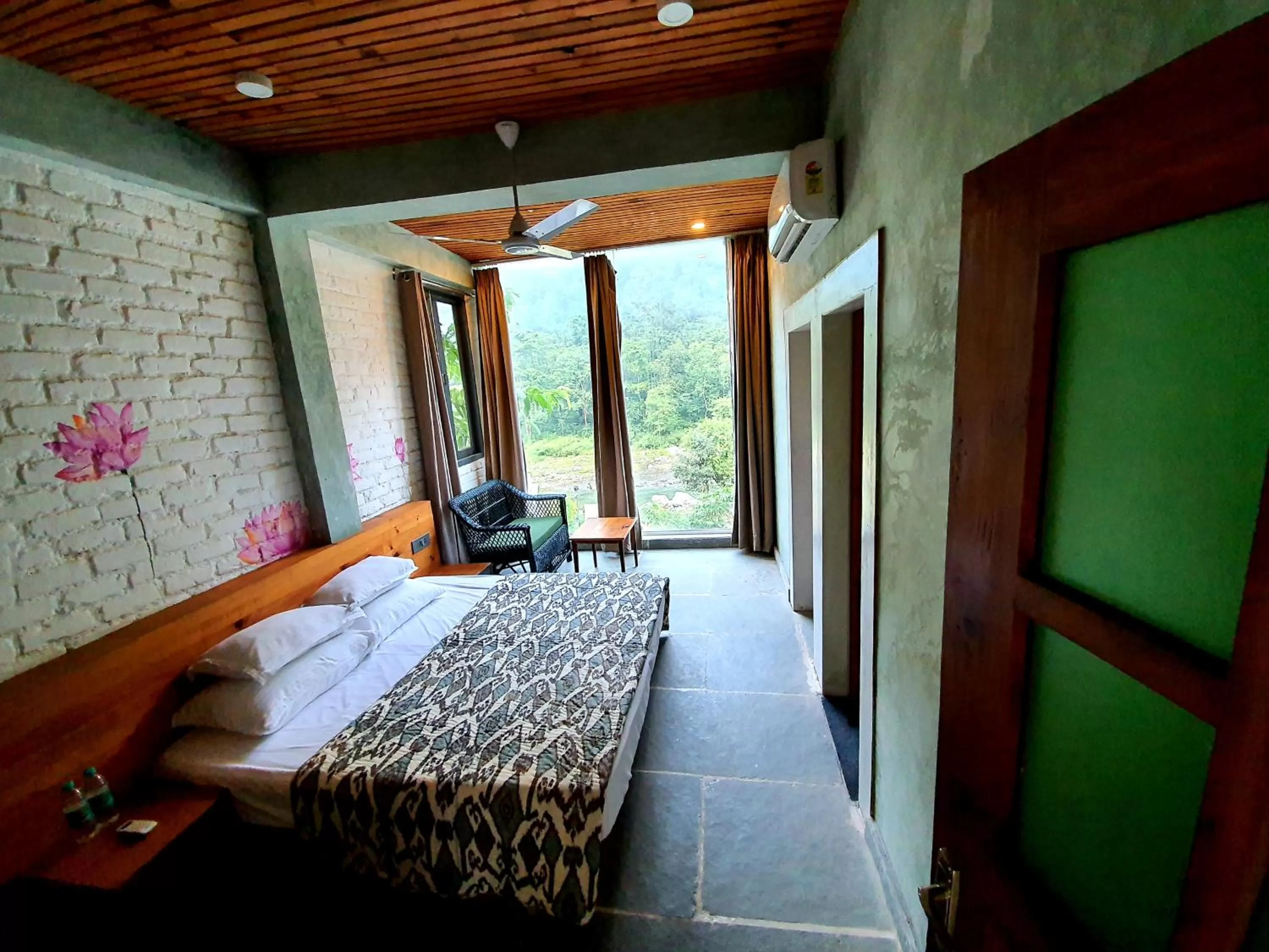Photo of the whole room, Bed in Nishantam Rishikesh