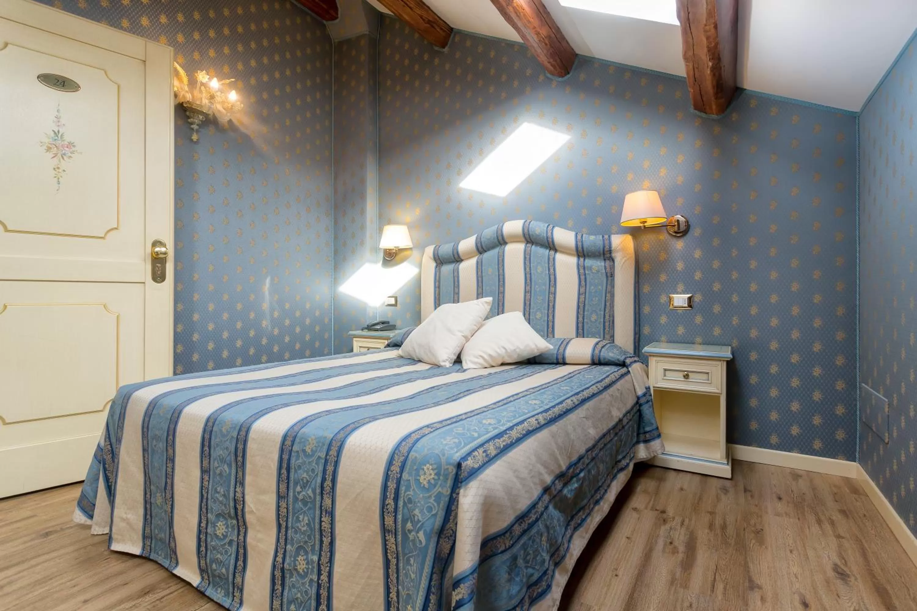 Photo of the whole room, Bed in Hotel Conterie